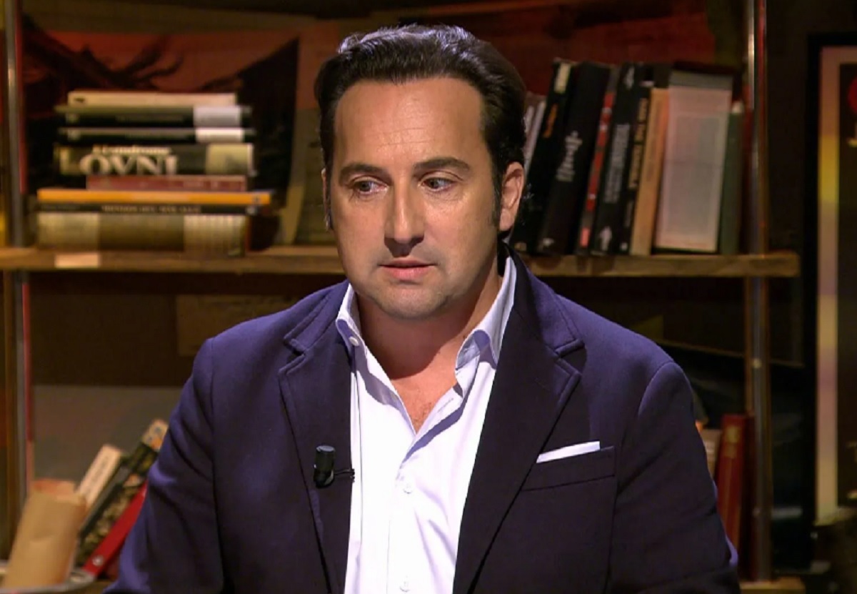 Iker Jiménez, a pecho descubierto: "Las consignas, las banderitas y las  gilipolleces, a mí me dan igual" | Televisión