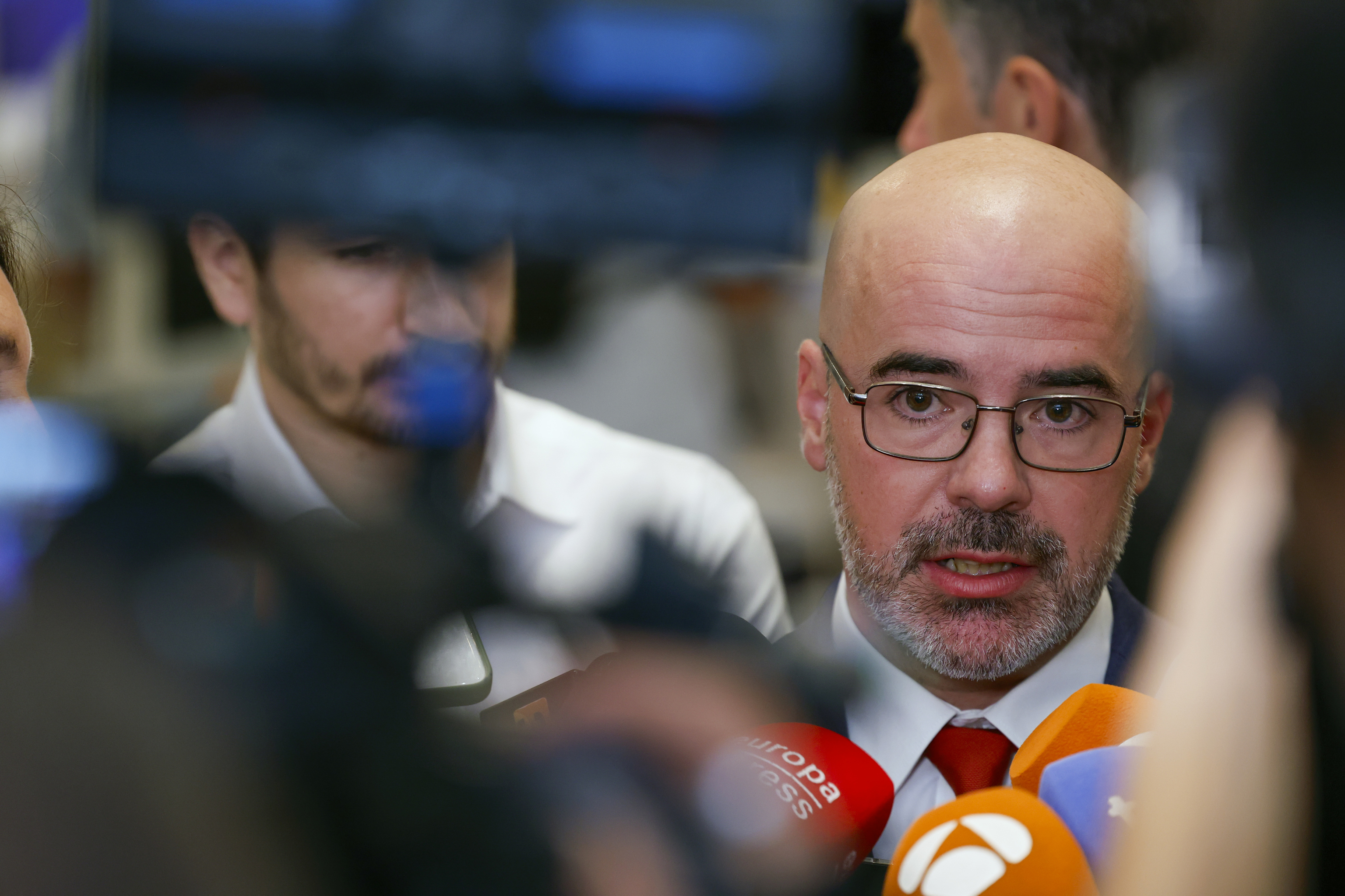 Madrid amenaza con llevar a los tribunales al Delegado del Gobierno si ...