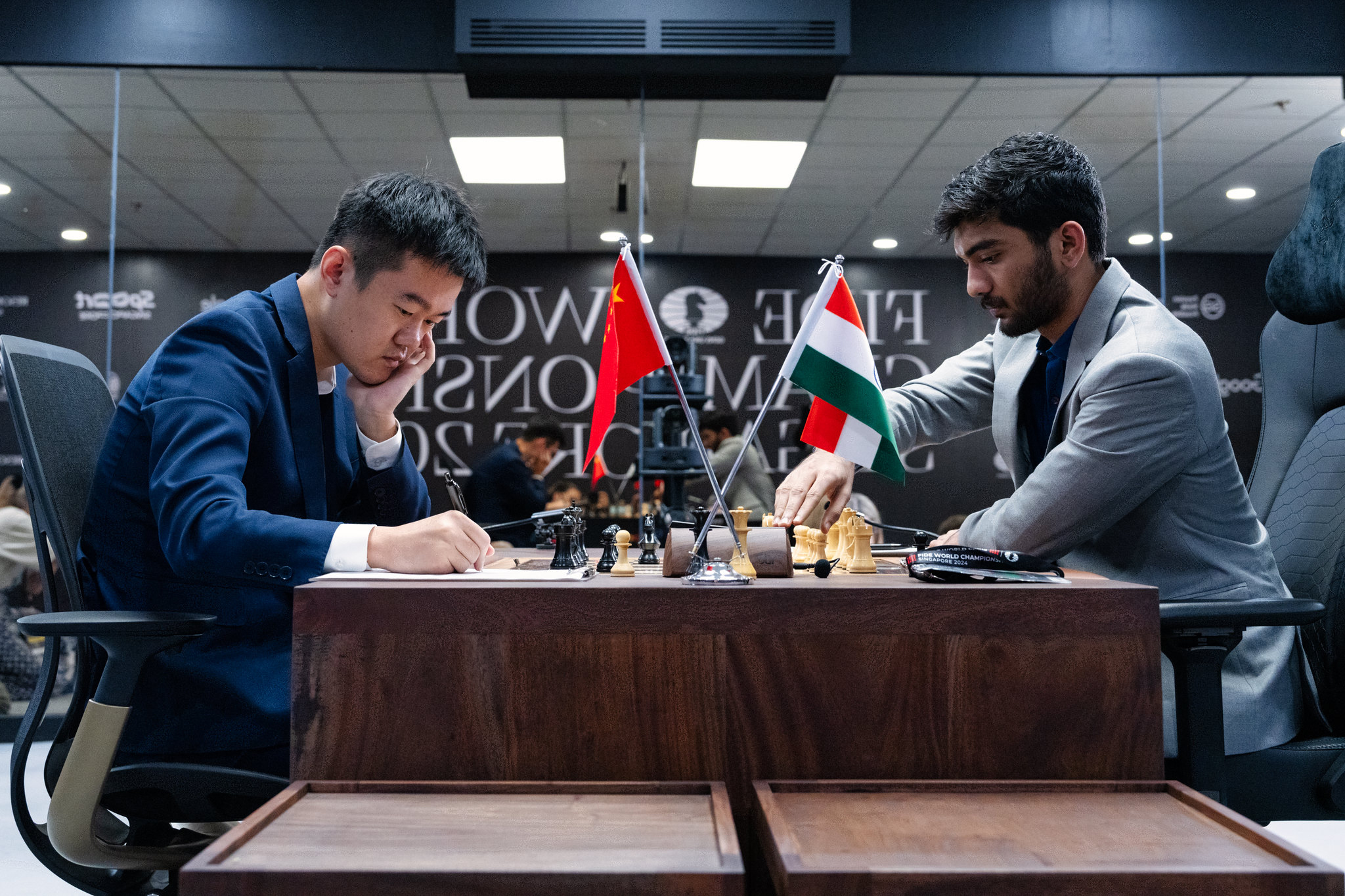 Gukesh se estrella contra el muro de Ding Liren en la partida más larga ...