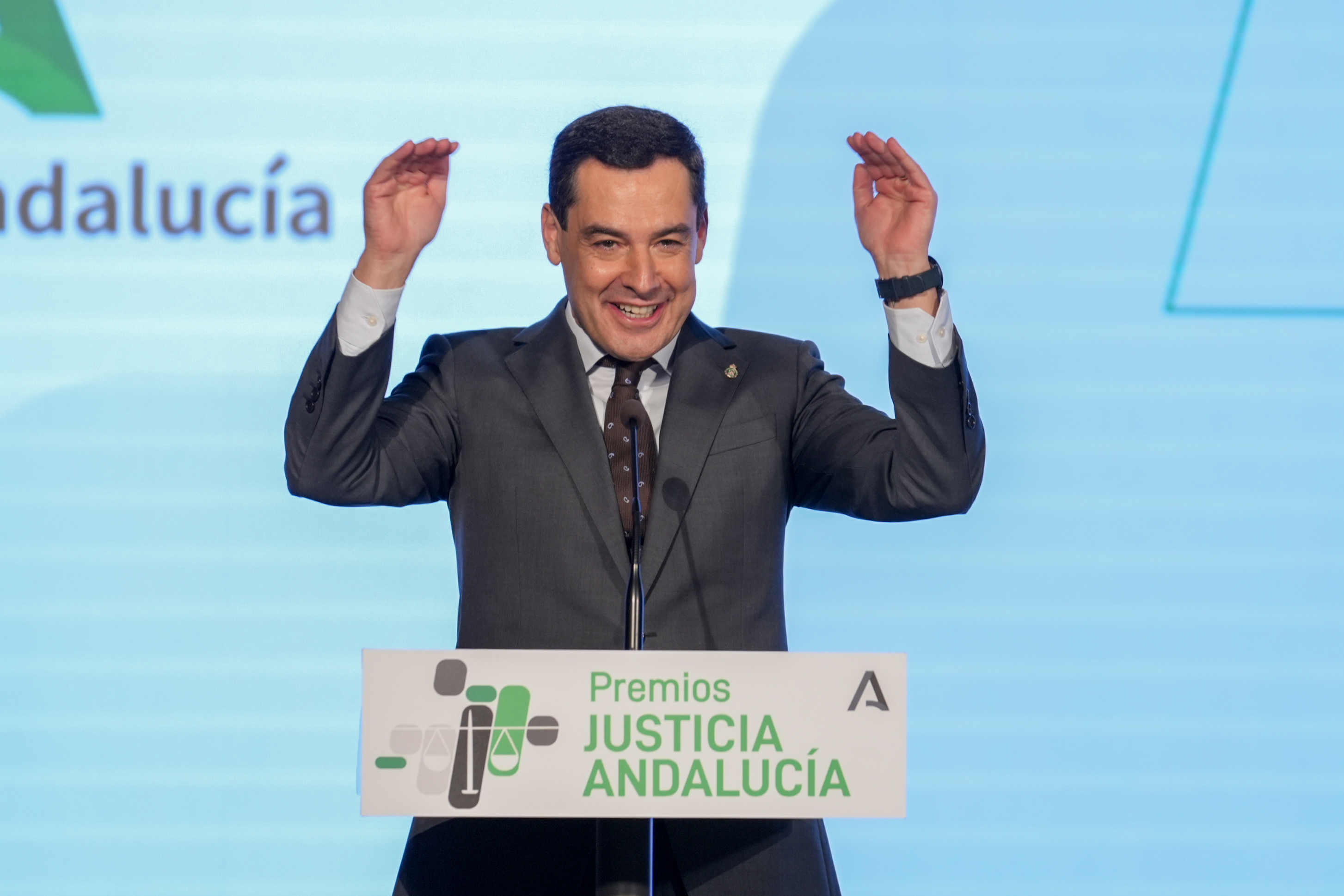 Juanma Moreno sí "celebra" los 50 años de la muerte de Franco y del fin ...