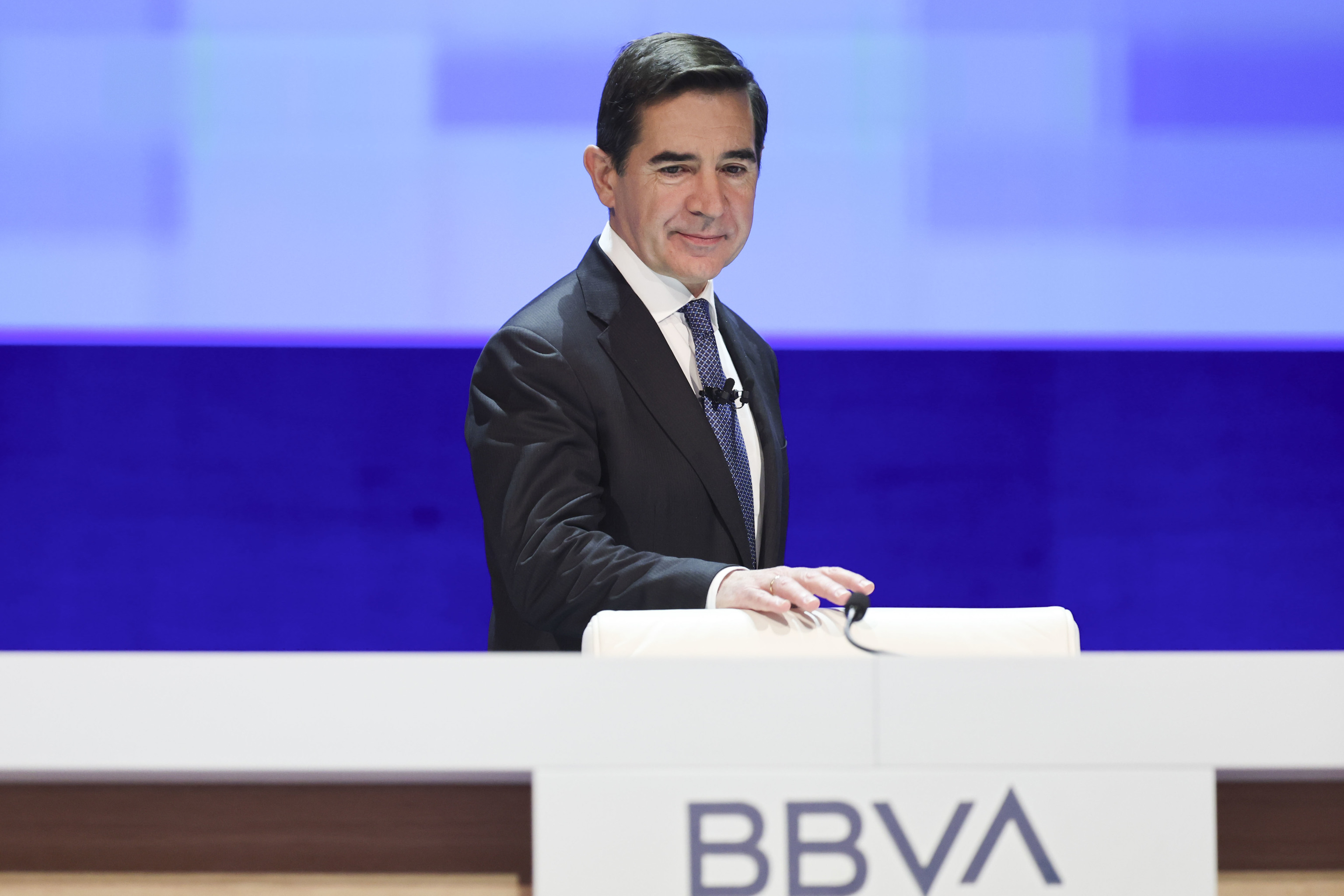 Torres asegura que la compra de Sabadell es una "apuesta por España" y ...