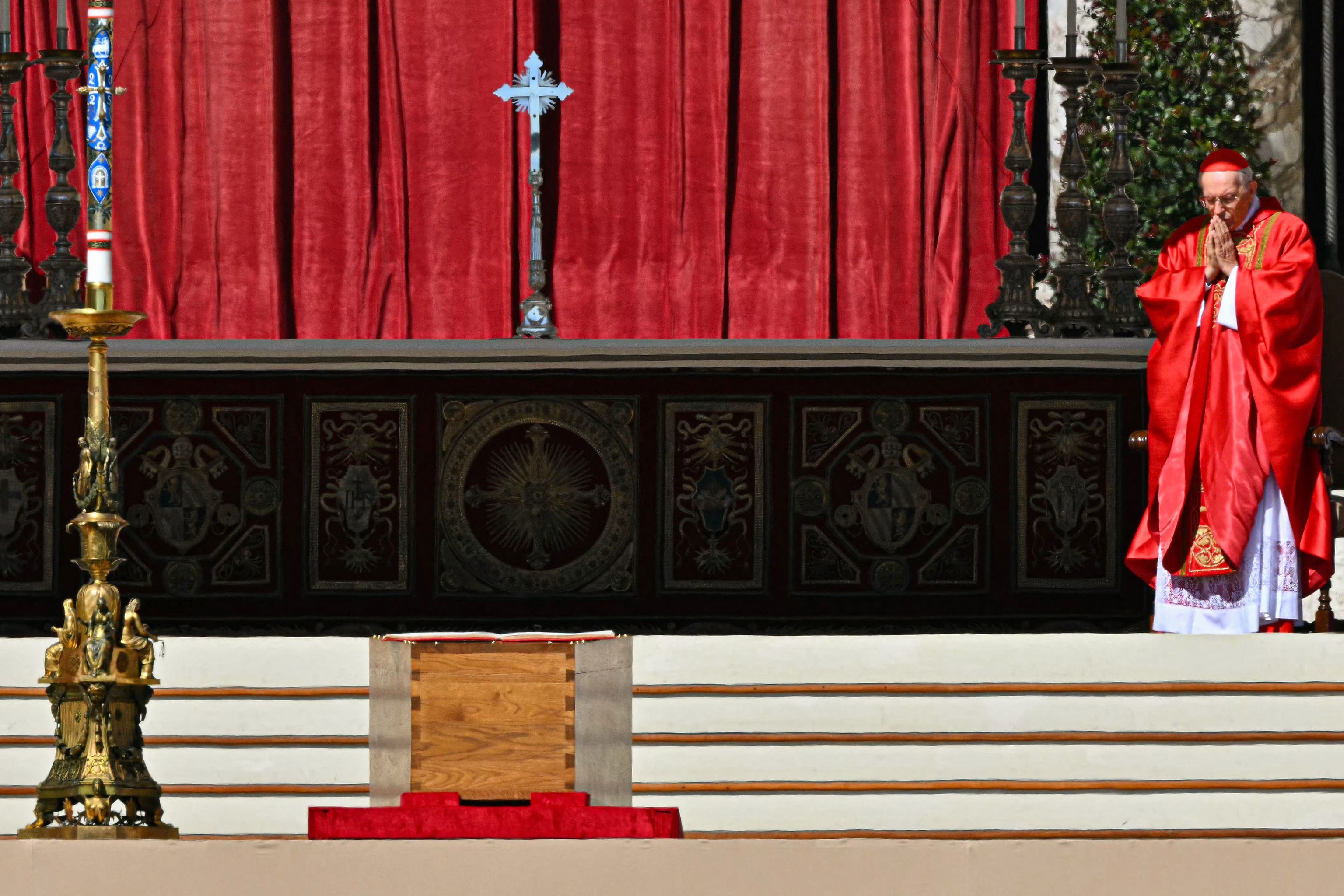 El texto completo de la homilía del funeral del Papa Francisco ...