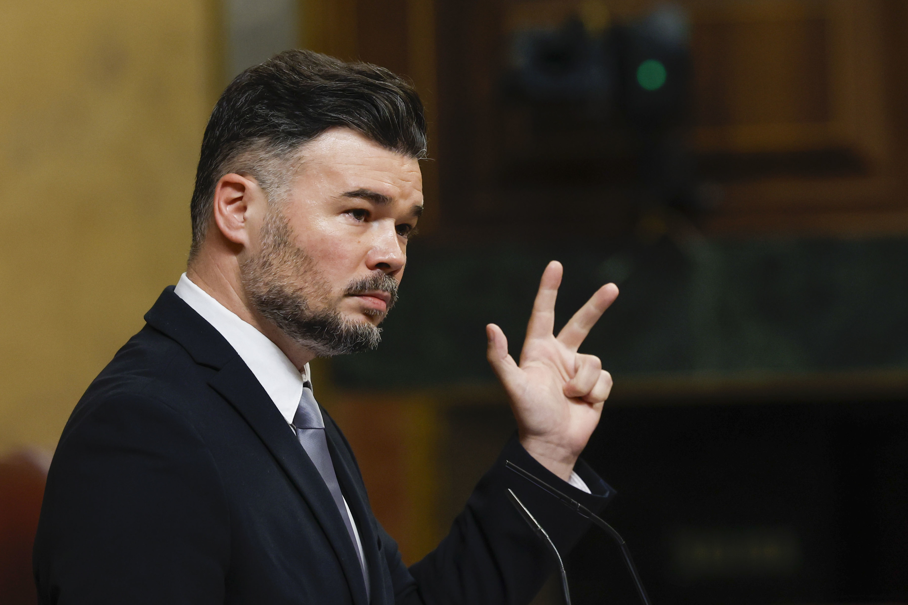 El Gobierno se compromete con ERC a impulsar un banco público catalán ...