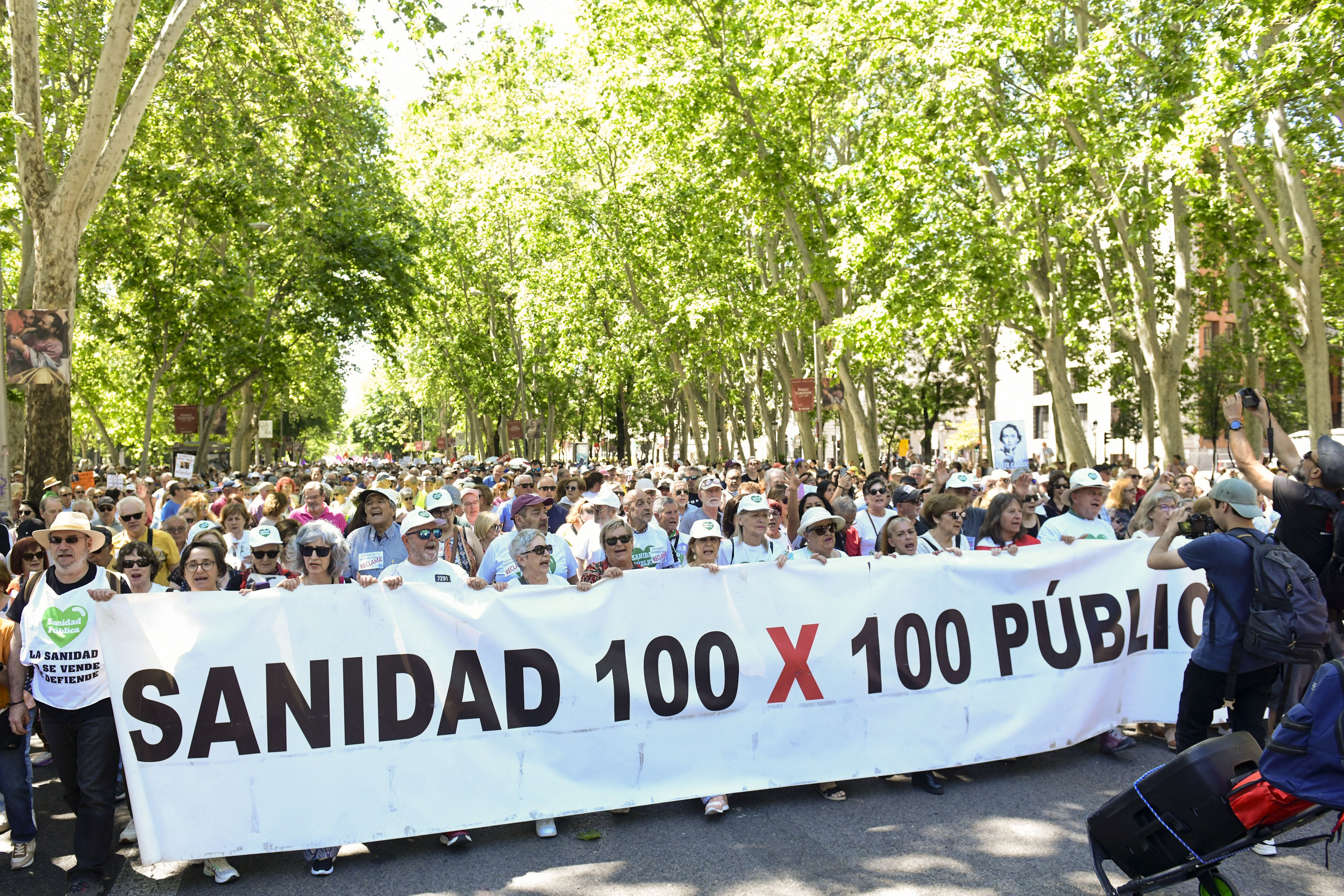 Miles de ciudadanos marchan por Madrid en defensa de la Sanidad pública ...