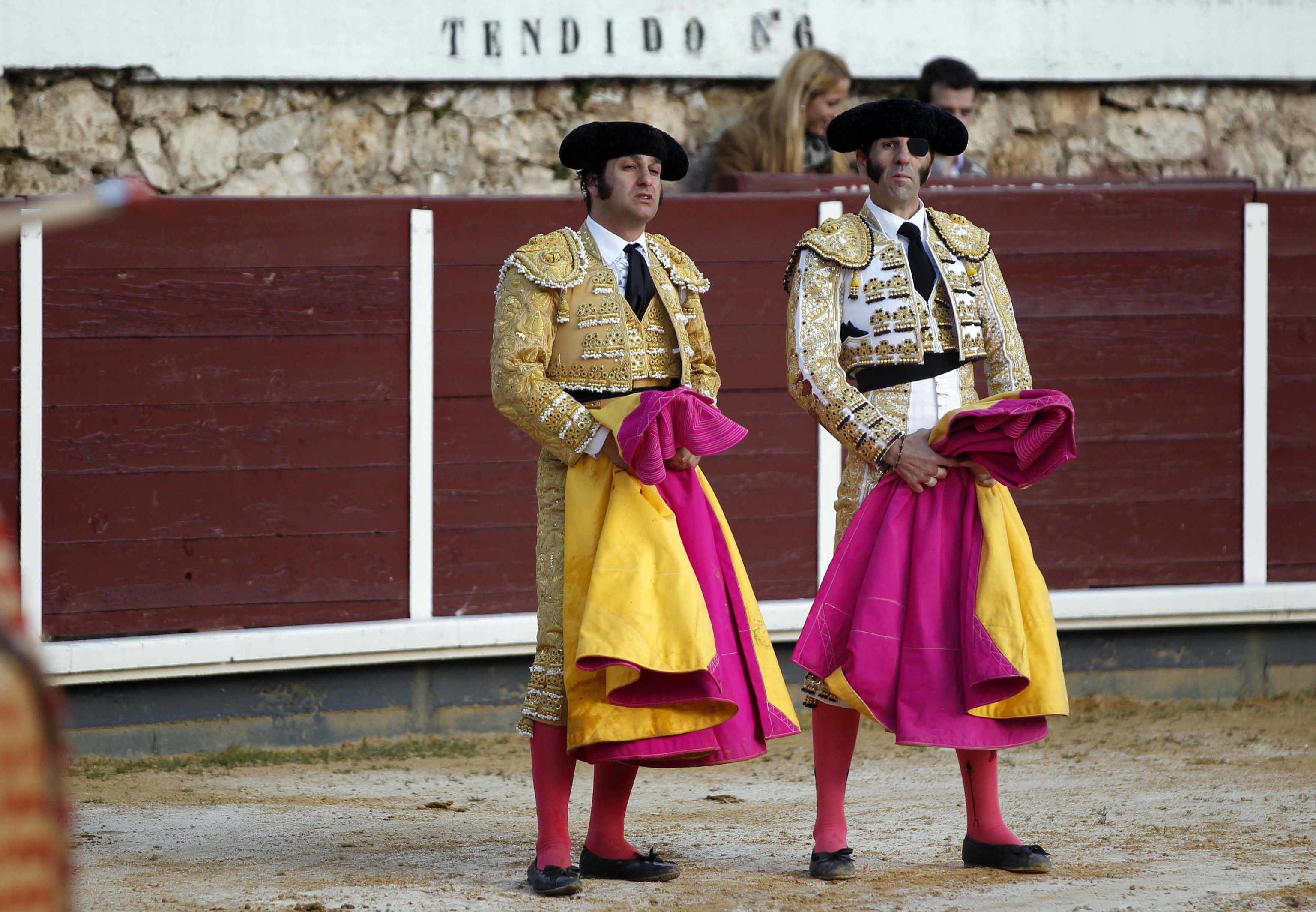El regalo de genio de Morante de la Puebla a Juan José Padilla | Toros