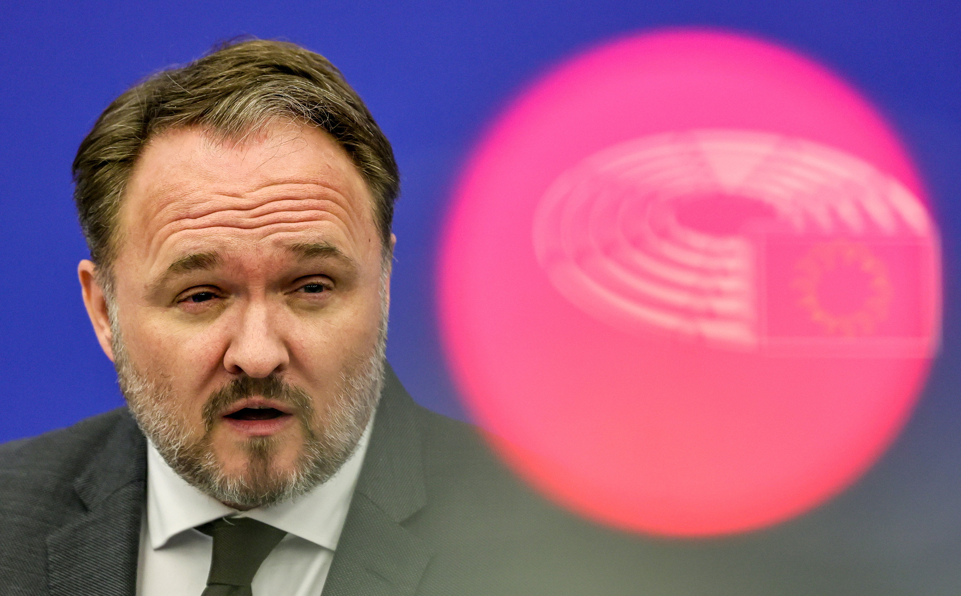 Bruselas prohíbe la importación de gas ruso y defiende que Naturgy y ...