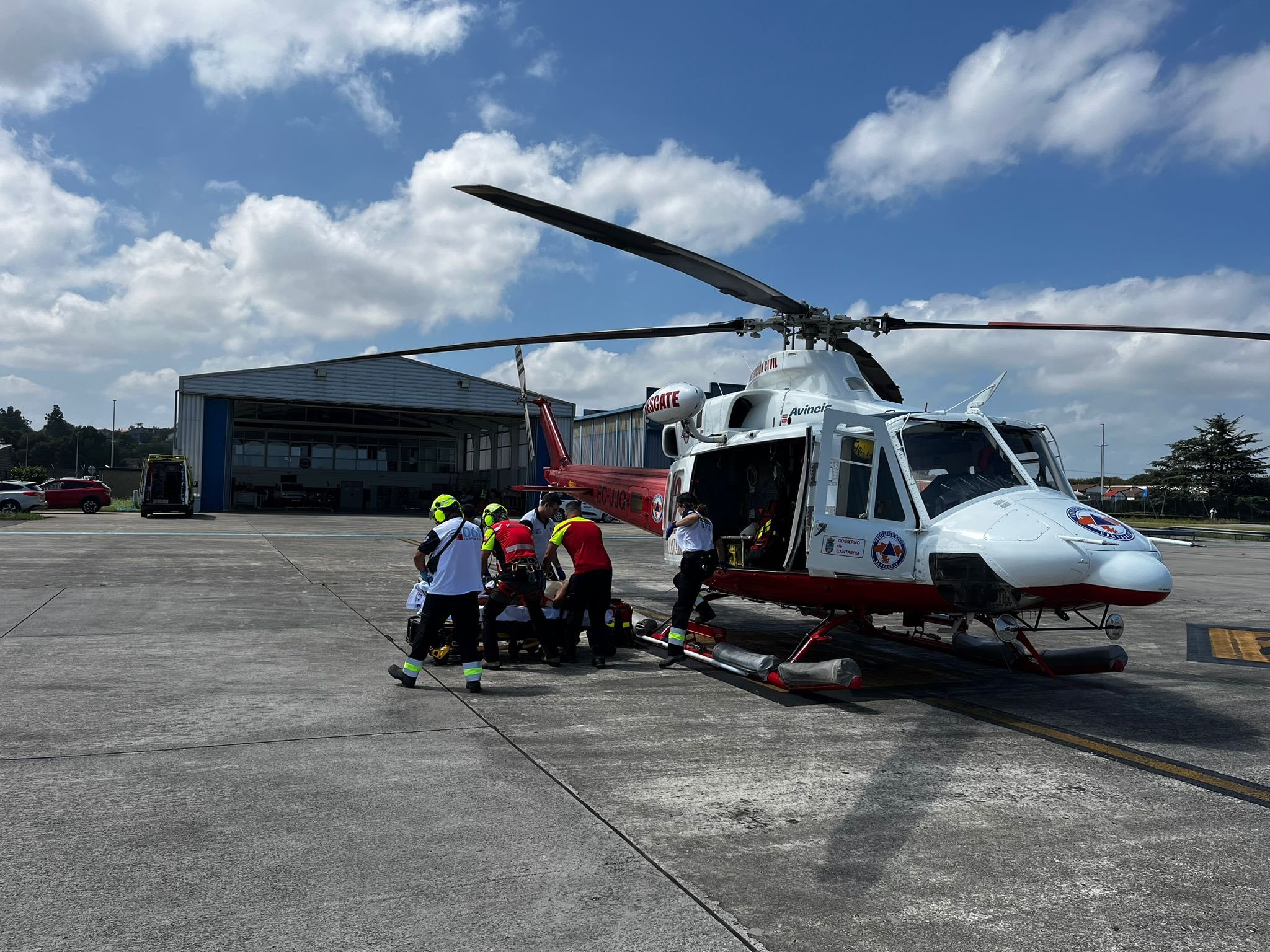 Rescatado en helicóptero un niño madrileño de 10 años herido tras una ...