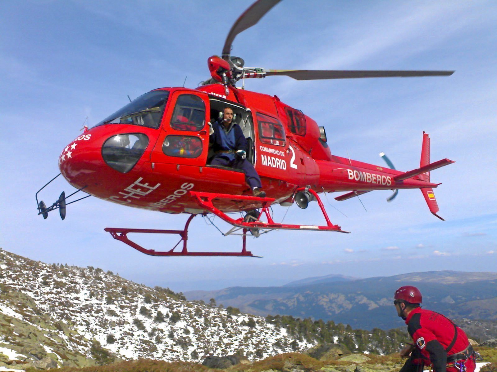 Rescatan en helicóptero a una mujer herida tras golpearse en la cabeza ...