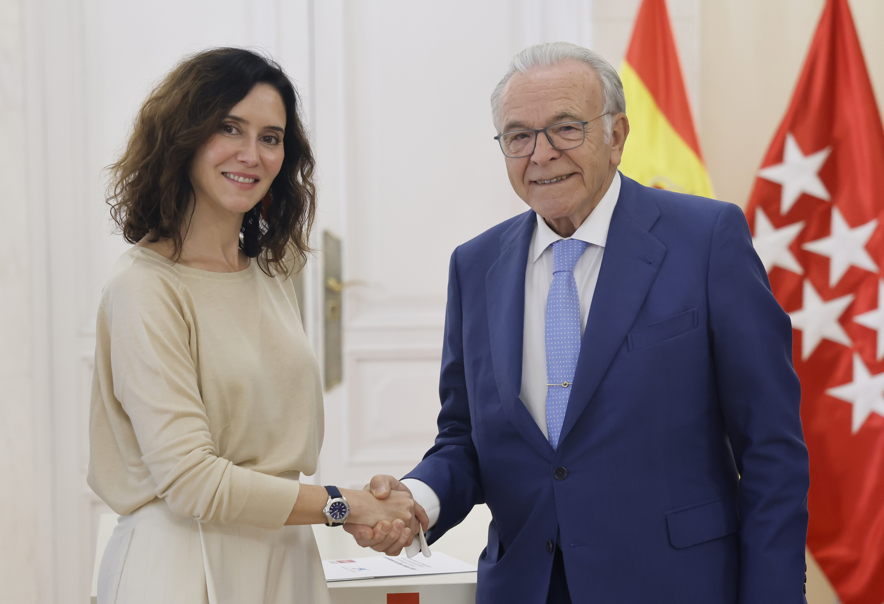 Ayuso firma con la Fundación "la Caixa" 75 millones de inversión para ...