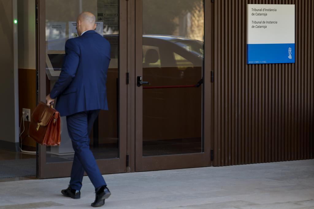 La Fiscalía apoya a la jueza de la dana frente a la querella de Manos ...