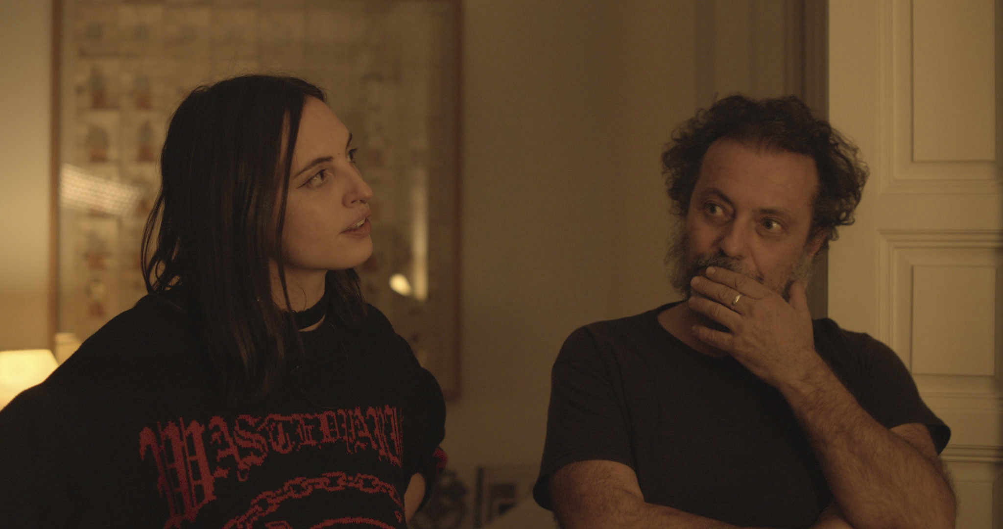 The Last Rapture'da Marta Medina ve Enrique López Lavigne.