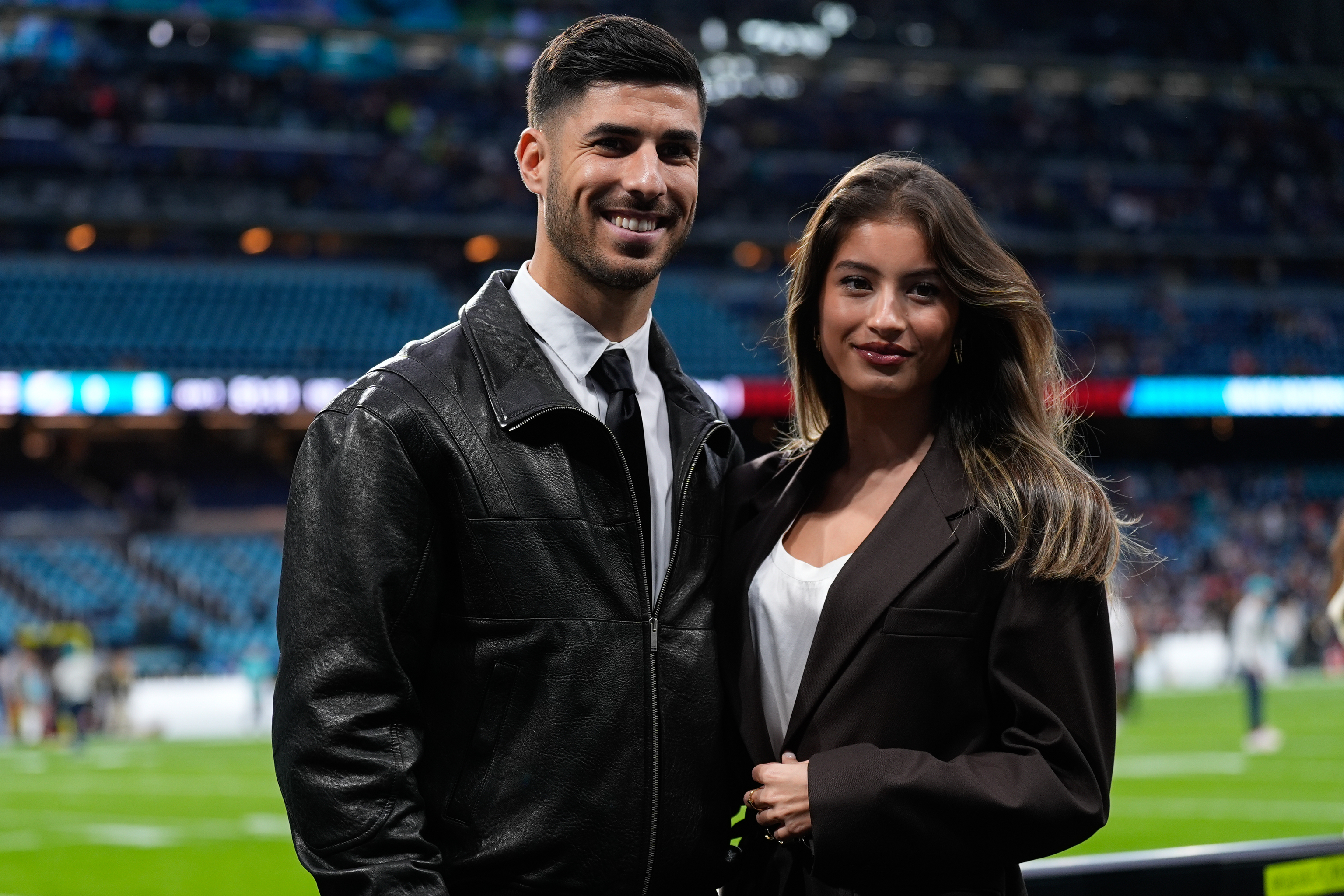 Marco Asensio confirma su romance con Lavinia León en el partido de la NFL de Madrid | Famosos
