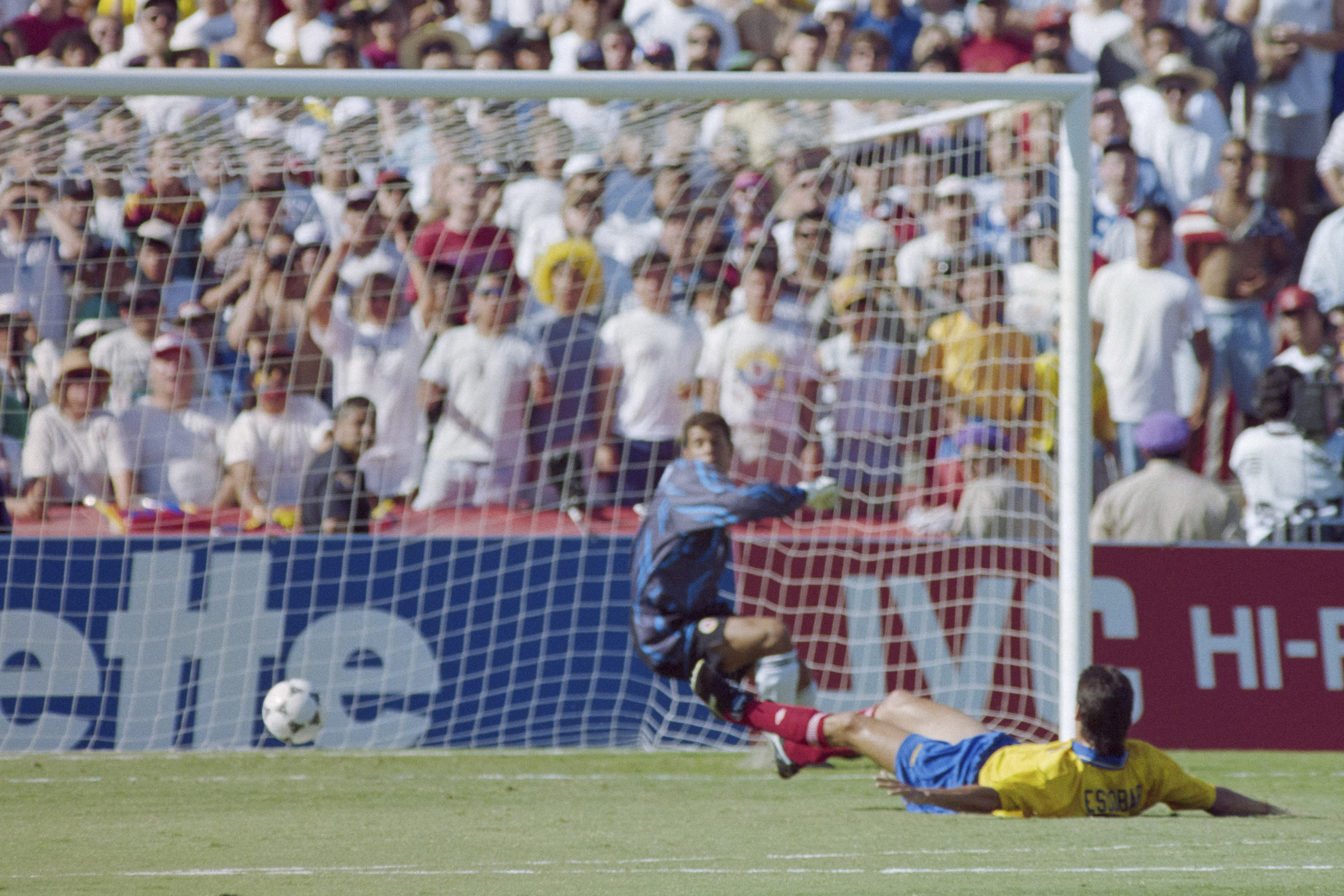 El autogol que costó la vida a Andrés Escobar: la frustración de la ...