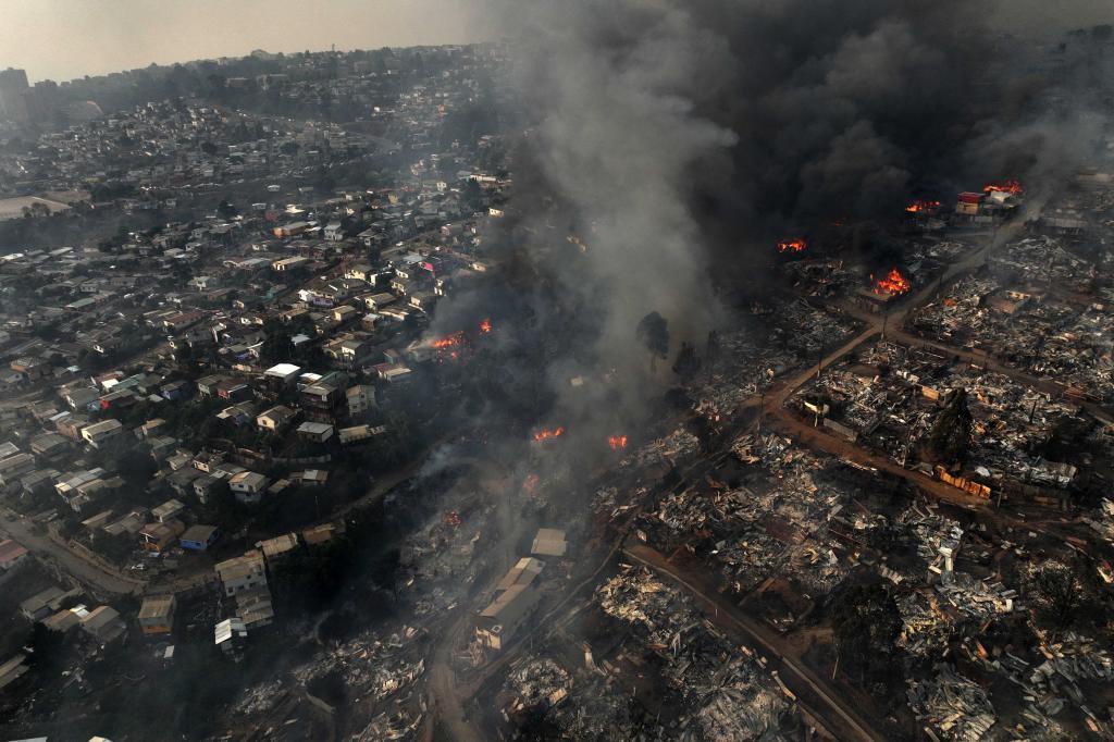 Al menos 16 muertos en Chile por la ola de incendios que azota el sur ...