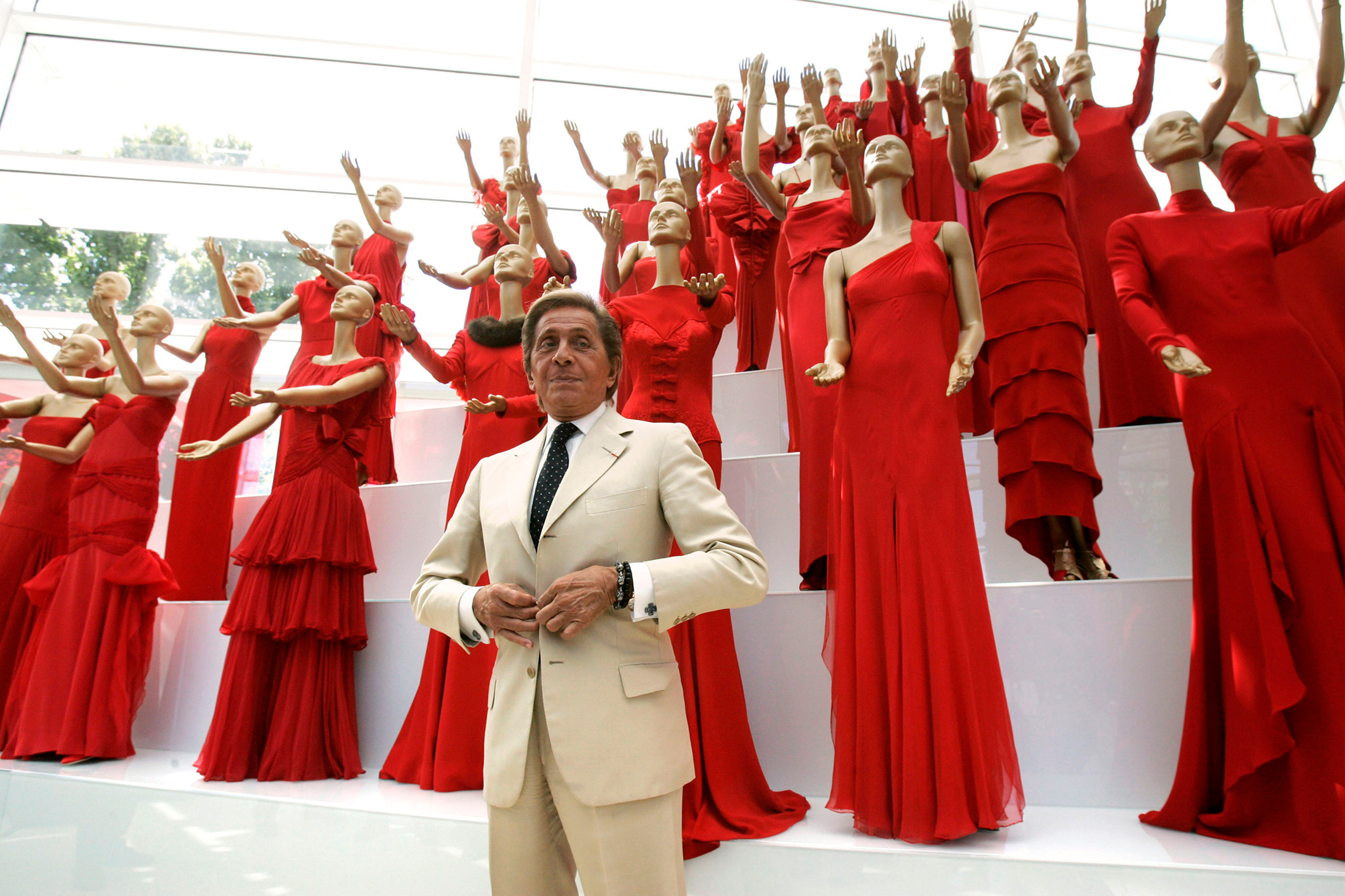 El diseñador de moda italiano Valentino Garavani, en una exposición de sus mejores creaciones en el museo Ara Pacis, en Roma, en 2007.