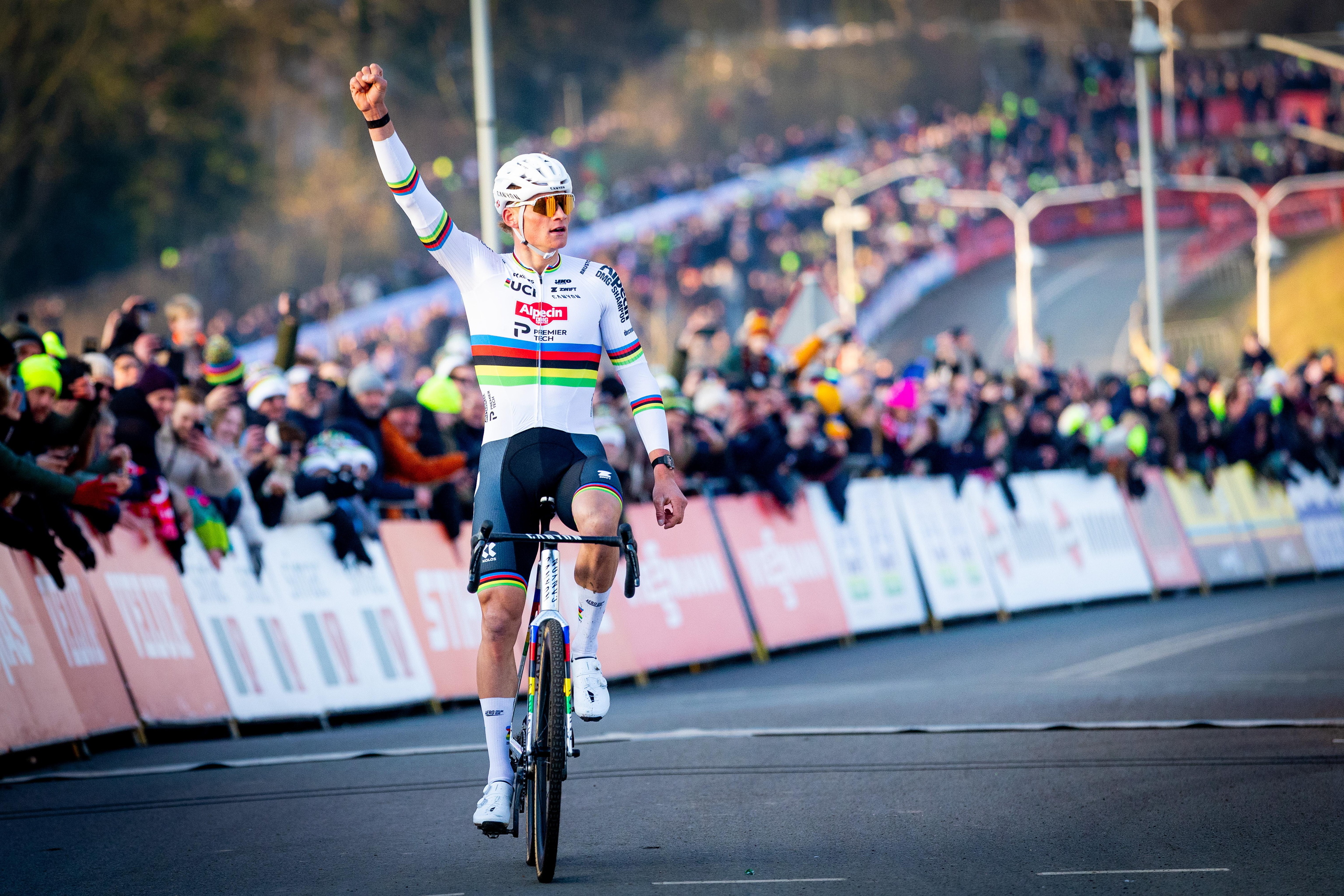 Van der Poel, el domingo, en la meta de Hoogerheide.