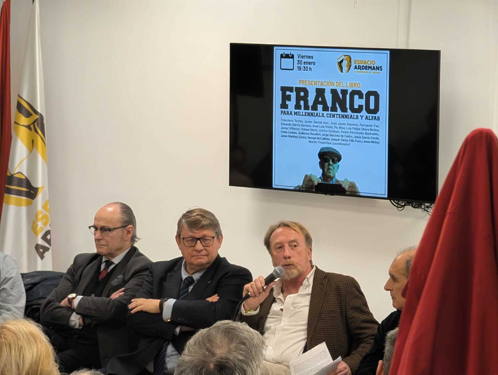 Gracia Serrano, Ynestrillas y García Isaac durante la presentación.