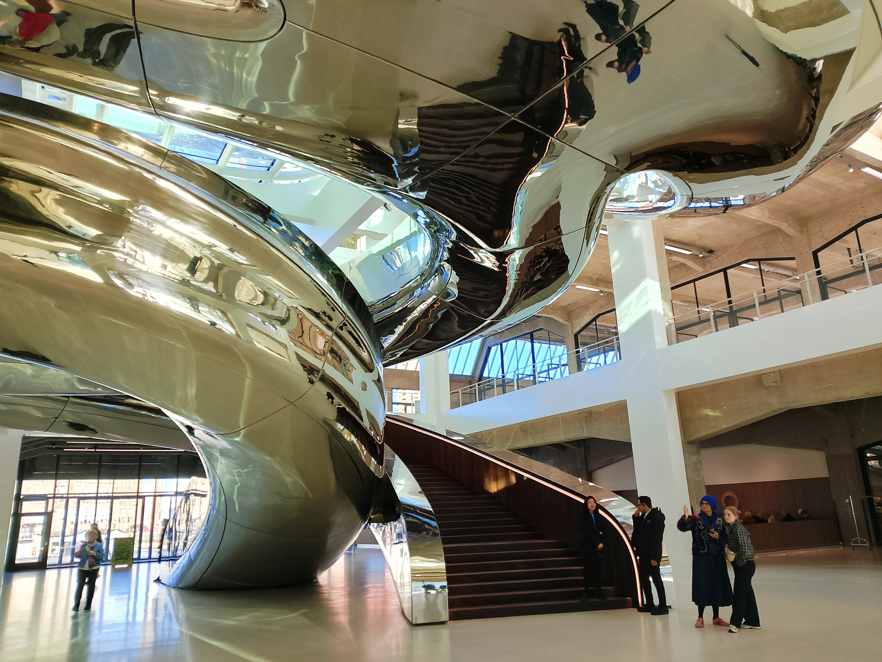 Escultura 'El Tornado' en el museo Fénix.