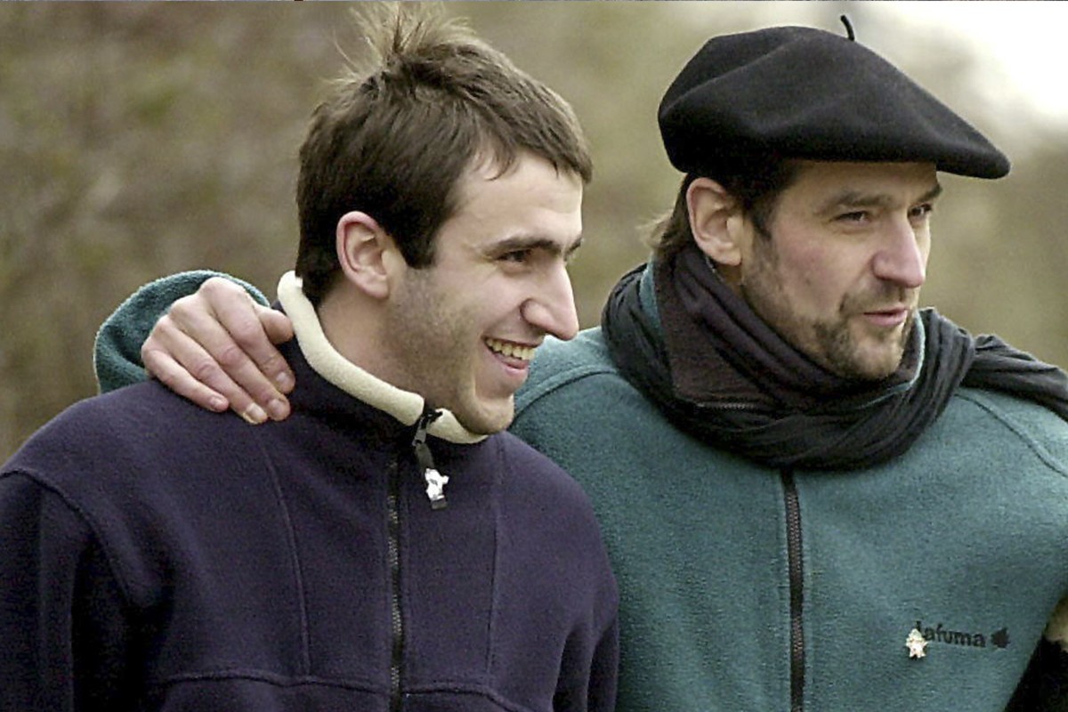 Egoitz Urrutikoetxea y su padre 'Josu Ternera', después de que este saliese de prisión.