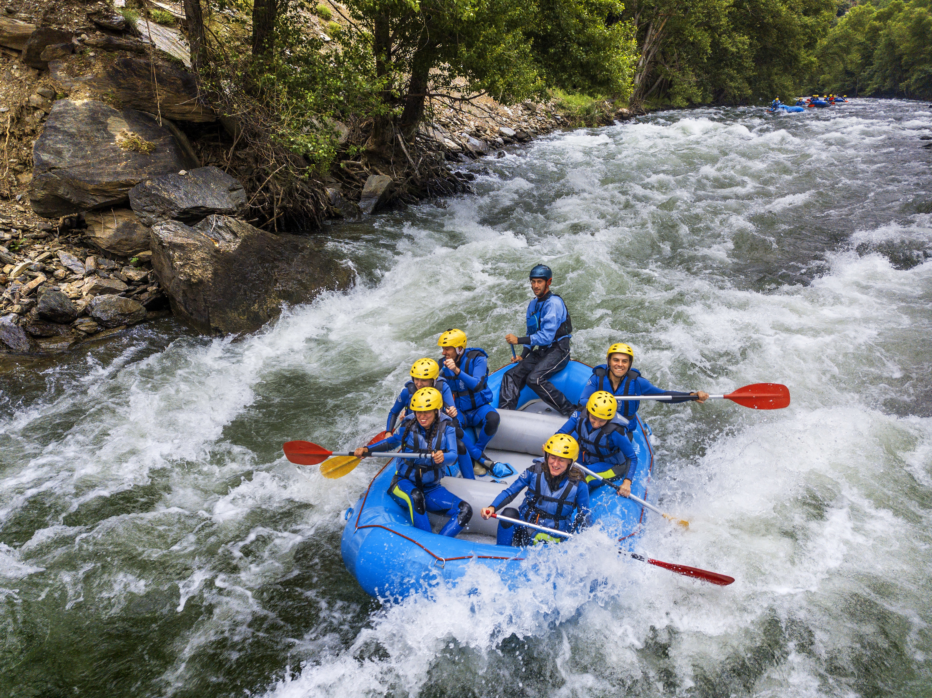 Rafting en el río Noguera, una de las aventuras que se pueden (y deben) vivir en Lleida.