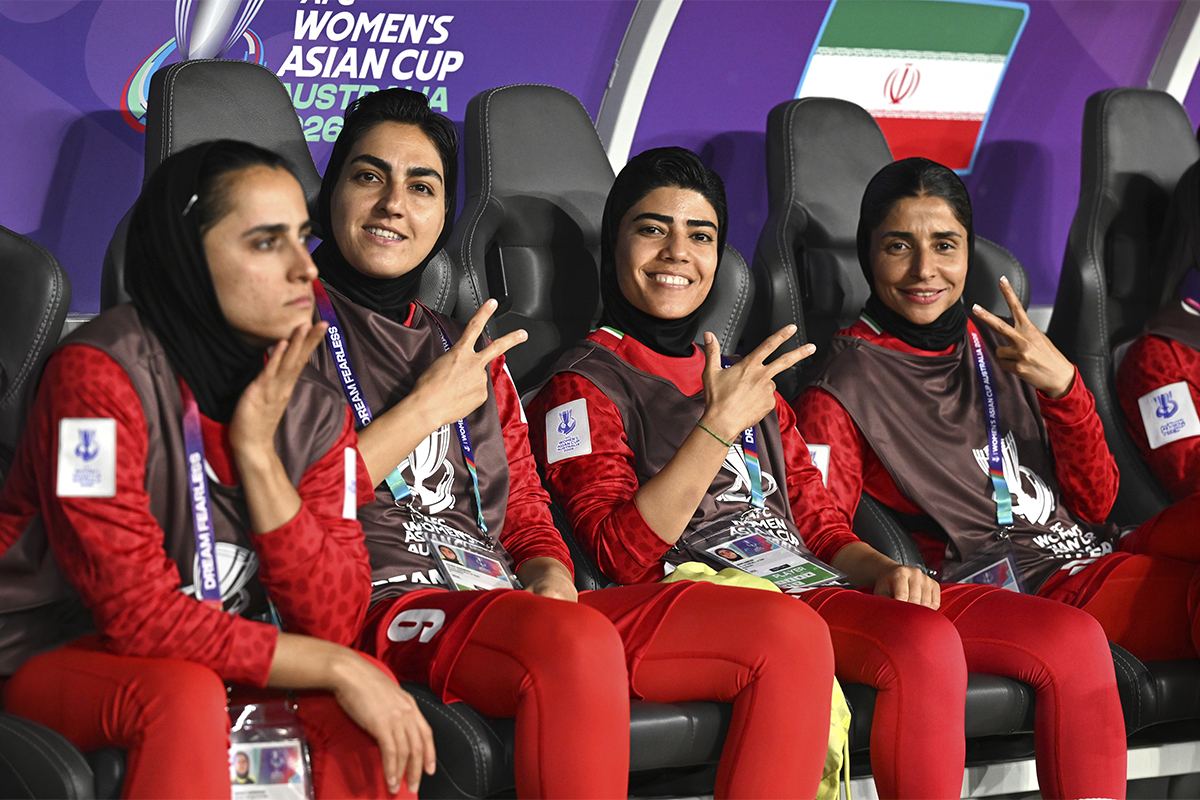 Cuatro jugadoras de la selección iraní de fútbol femenino.