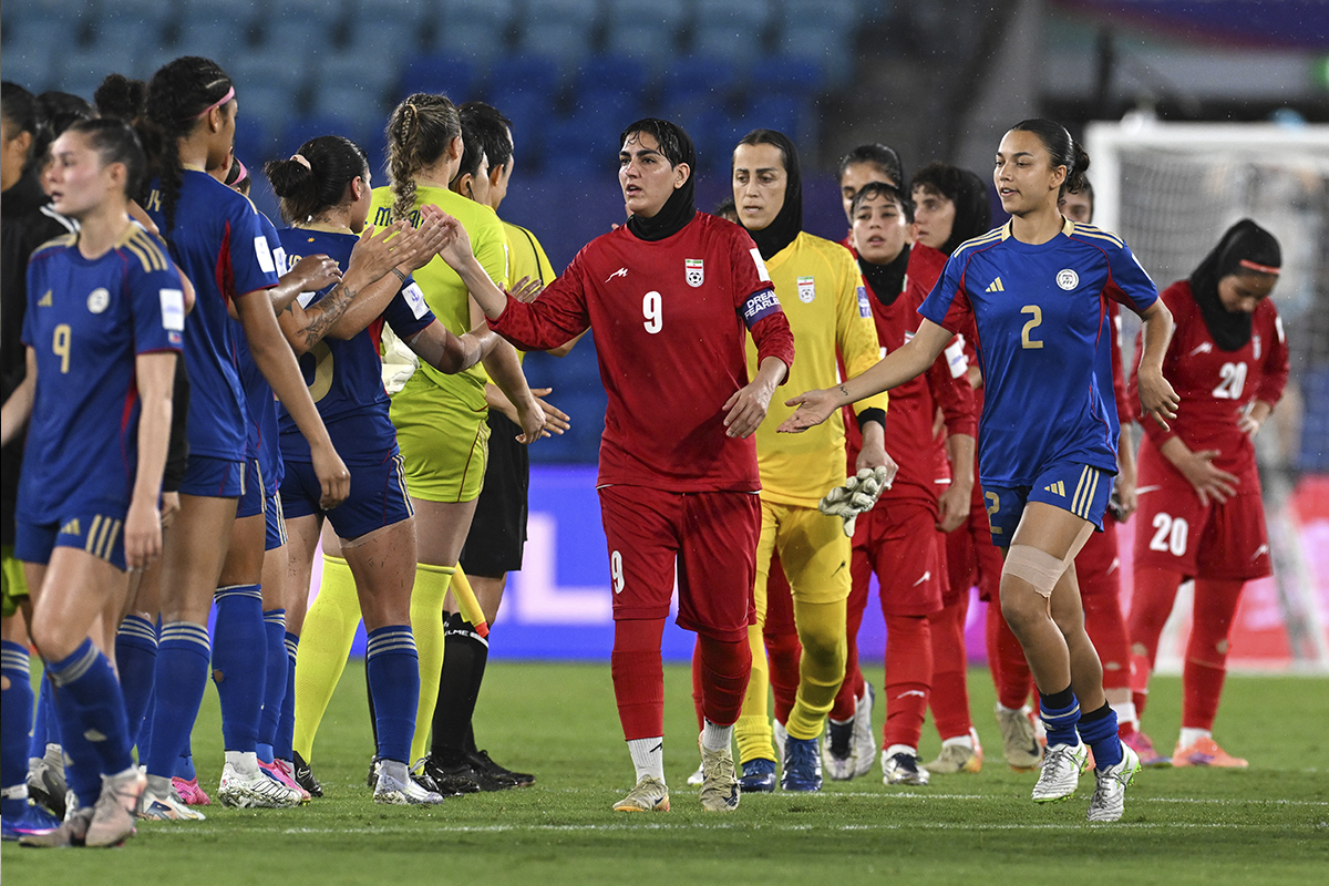 Varias de las futbolistas el día del partido contra Filipinas.