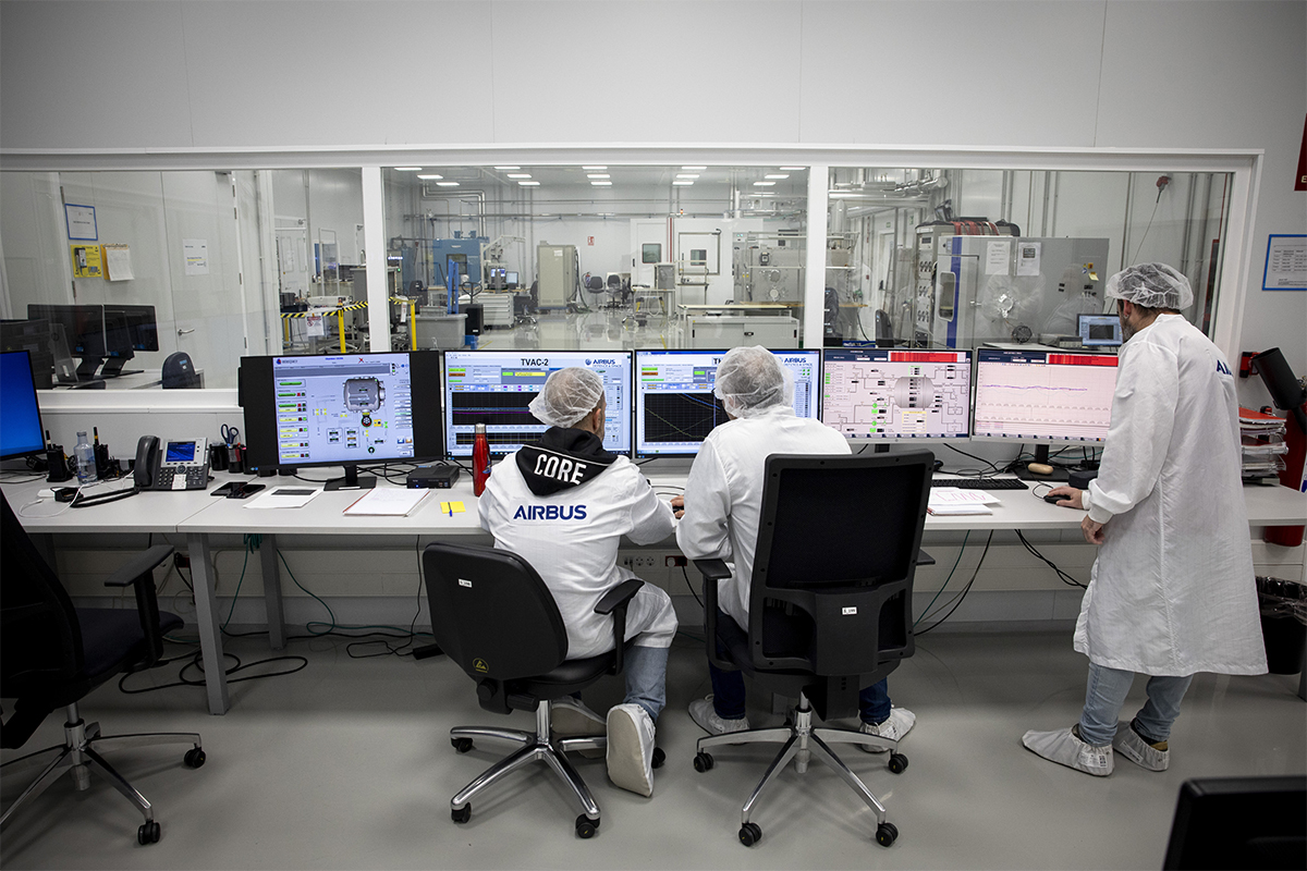 La sala desde la que se controlan los laboratorios del Centro de Pruebas de Tres Cantos