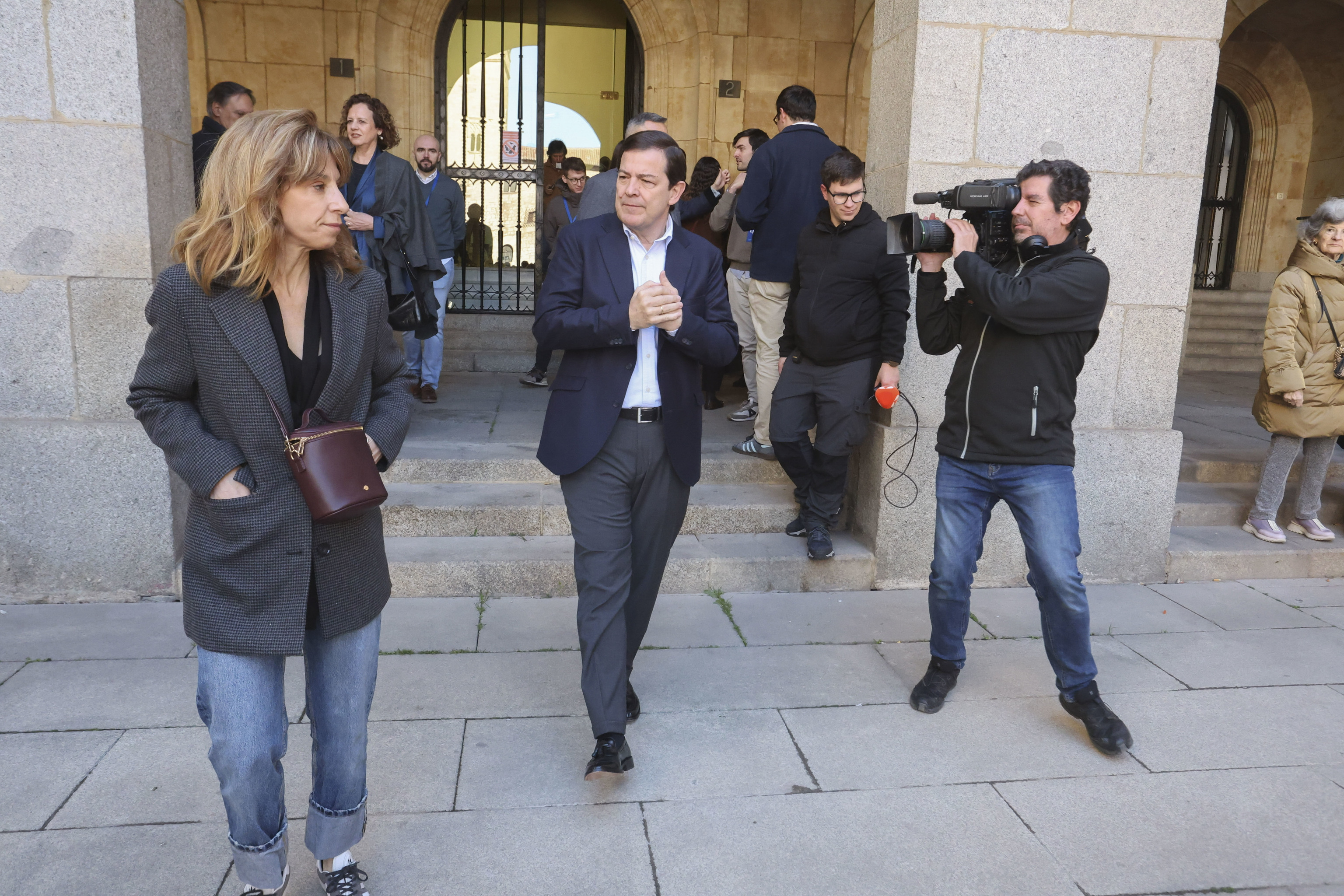 El PP gana en Castilla y León con más ventaja, el PSOE aguanta y sube ...