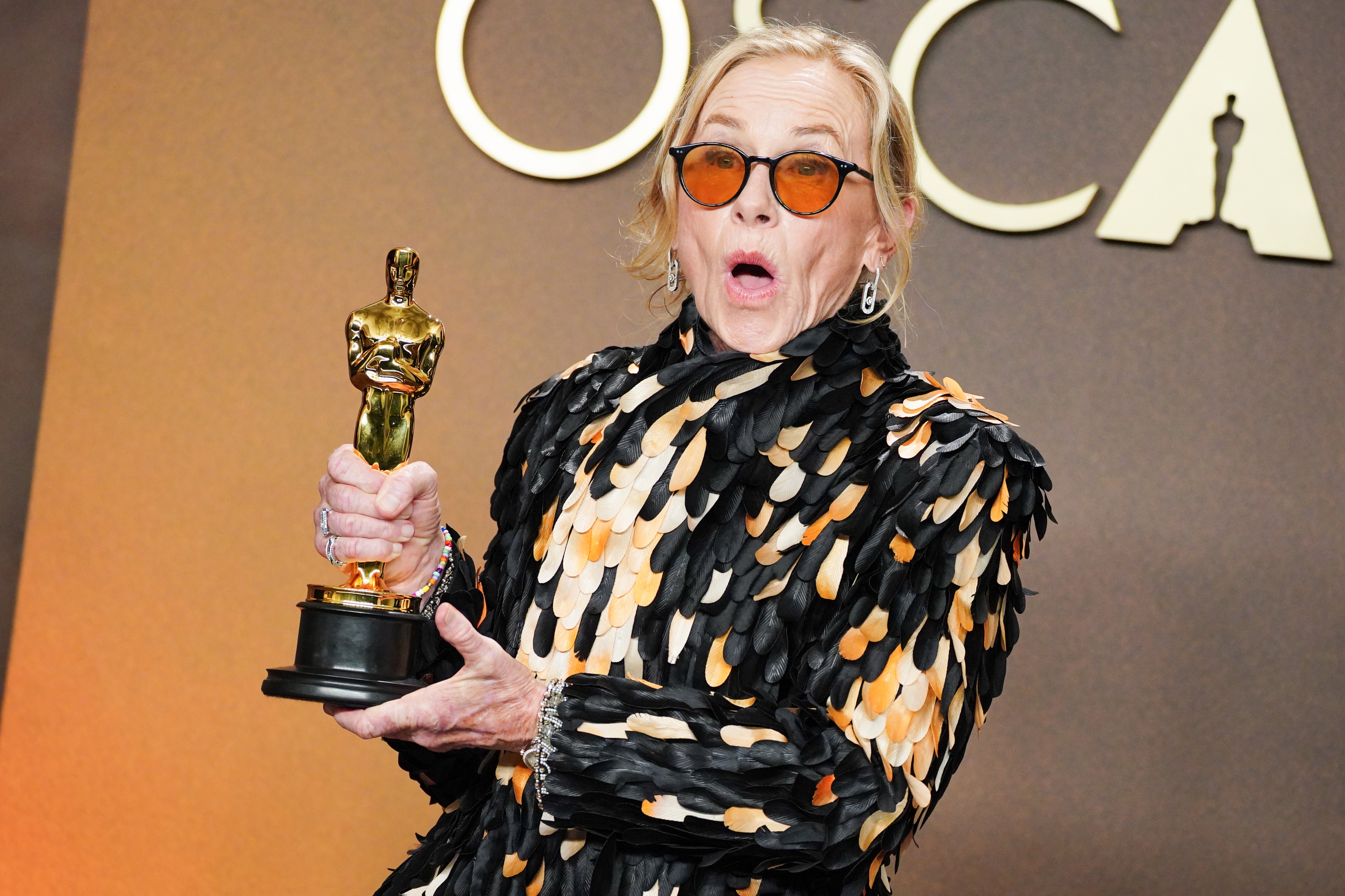 Amy Madigan rompe todas las maldiciones y gana el Premio Oscar 2026 a Mejor  actriz de reparto: "Ed, nada tendría sentido si tú no estás conmigo" |  Premios Oscar 2026