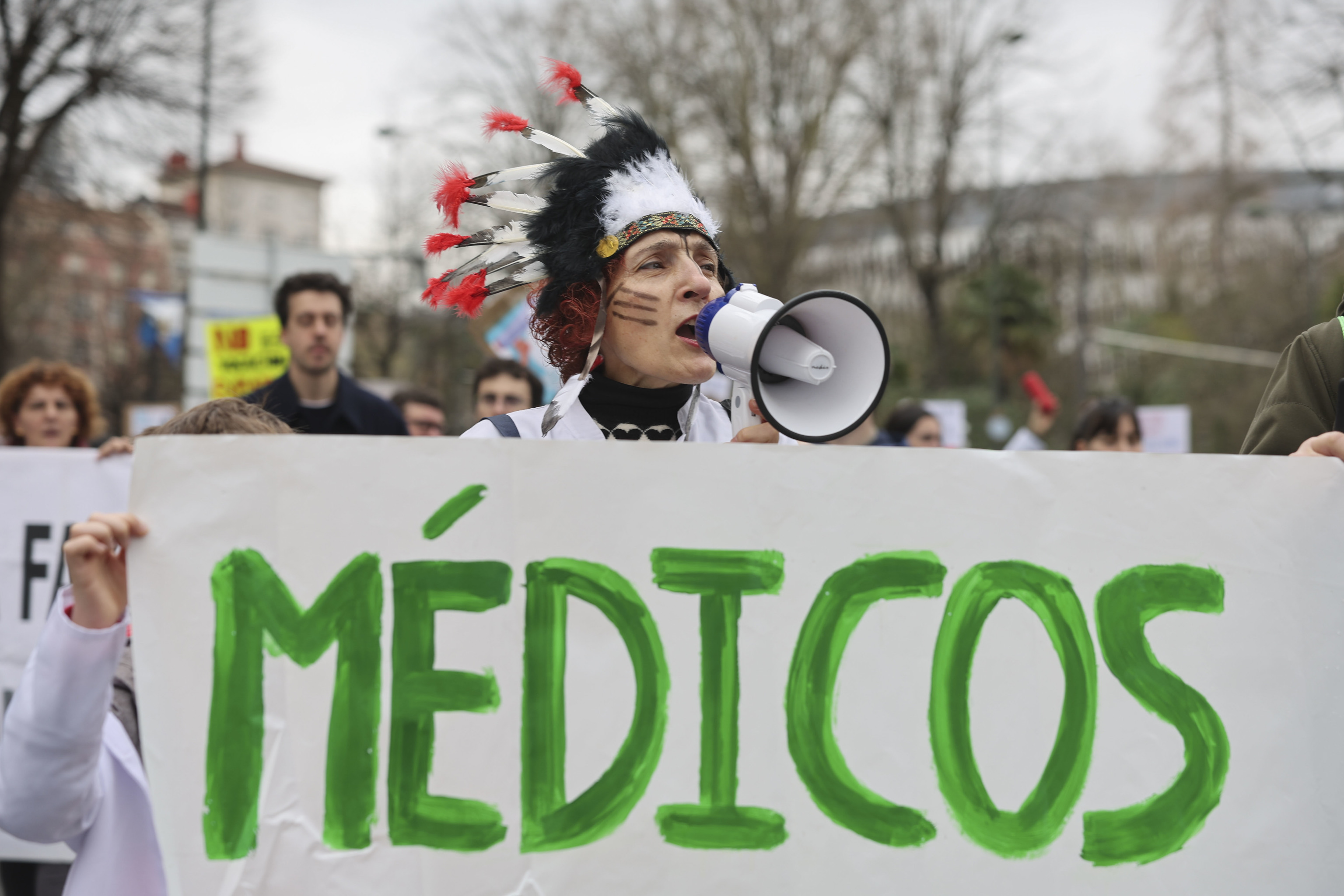Una manifestante durante las jornadas de huelga del sector sanitario para reclamar un estatuto marco propio.