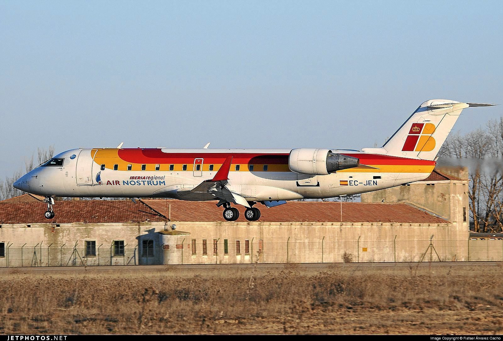 Un avión Bombardier Jet 200 de Air Nostrum.