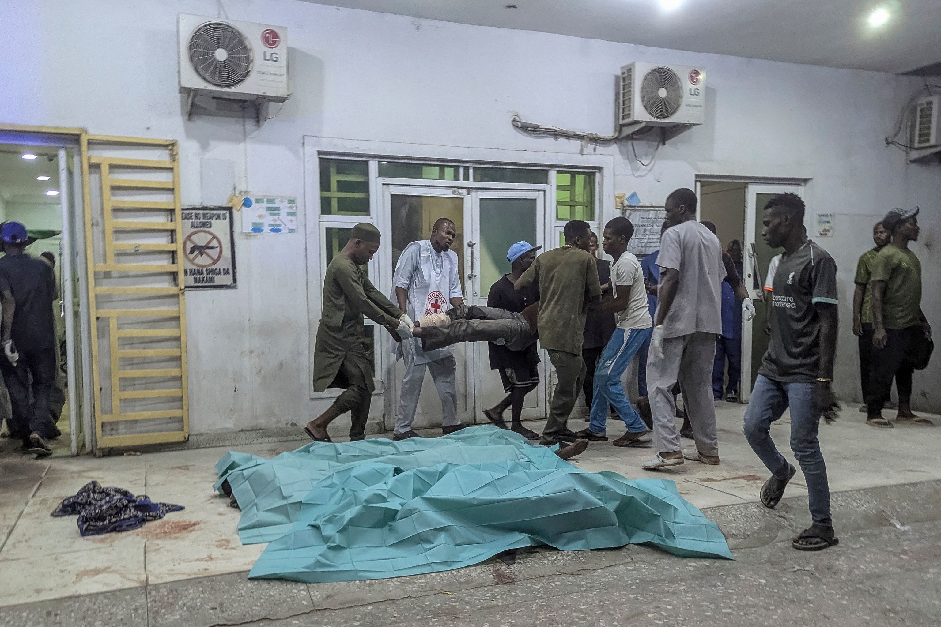 Varios muertos en las puertas del Hospital Universitario de Maiduguri.