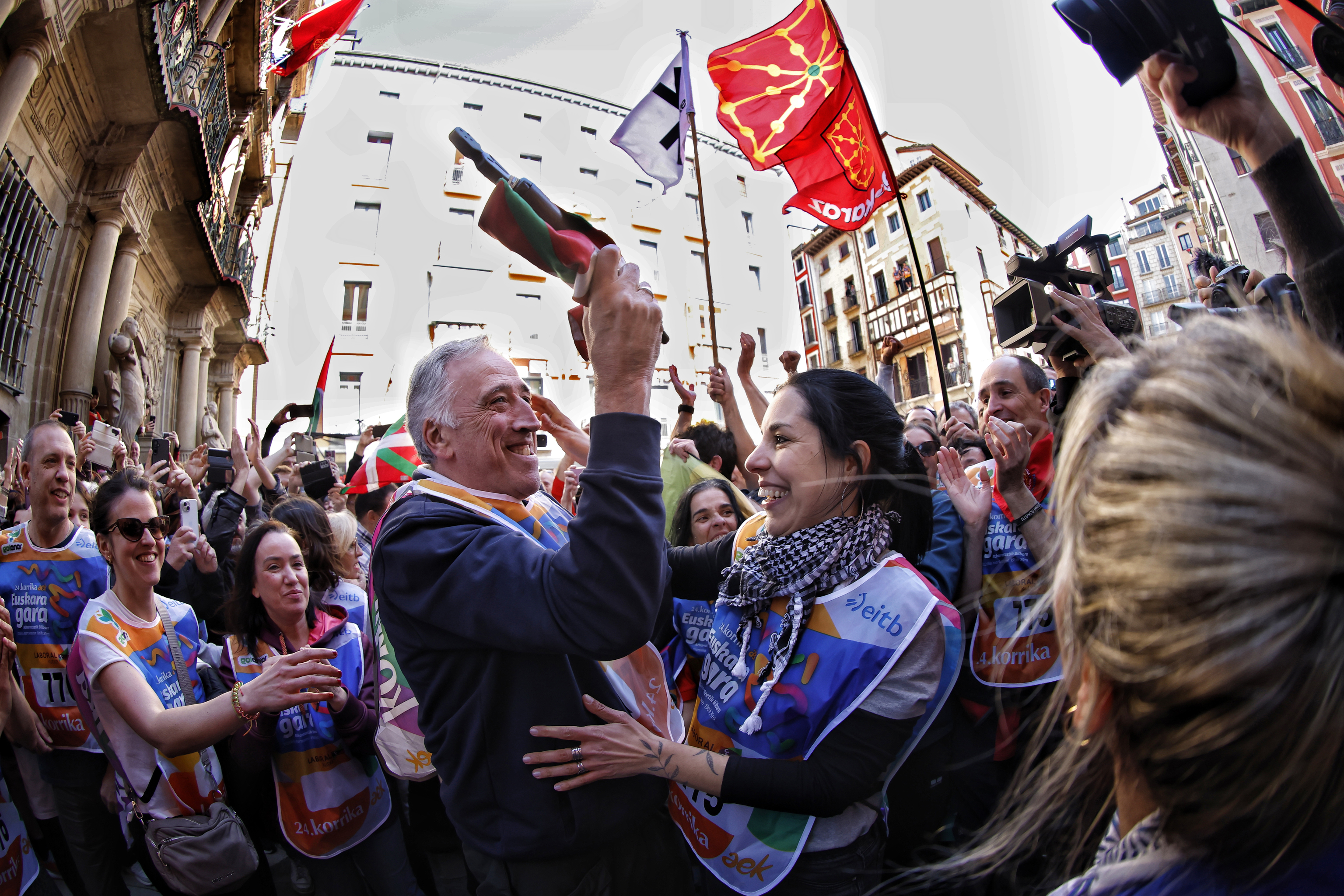 Miembros de La Korrika hoy en Pamplona.