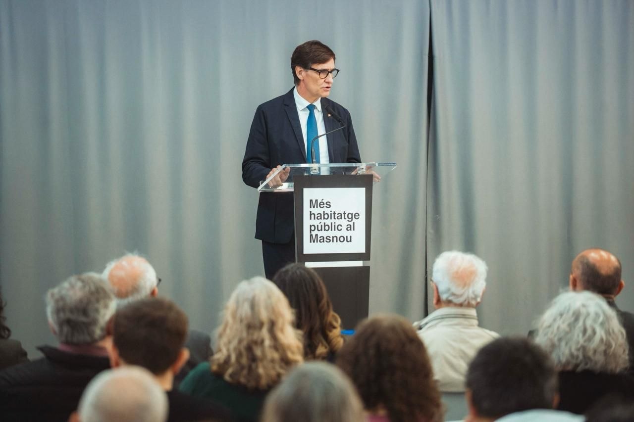 El presidente de la Generalitat, Salvador Illa, en El Masnou (Barcelona). Acto institucional de bienvenida a los adjudicatarios de una nueva promoción de viviendas de protección oficial.