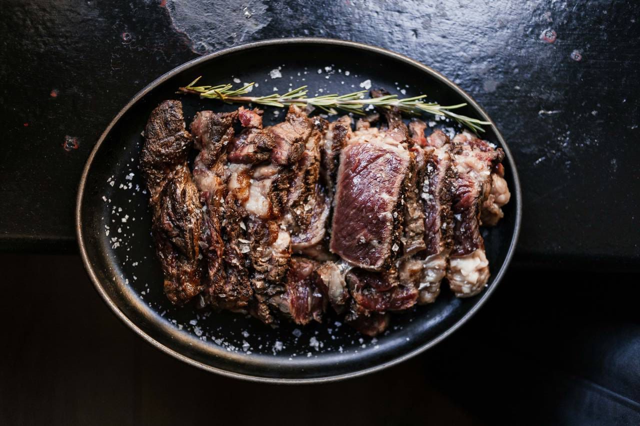 Carne a la parrilla.