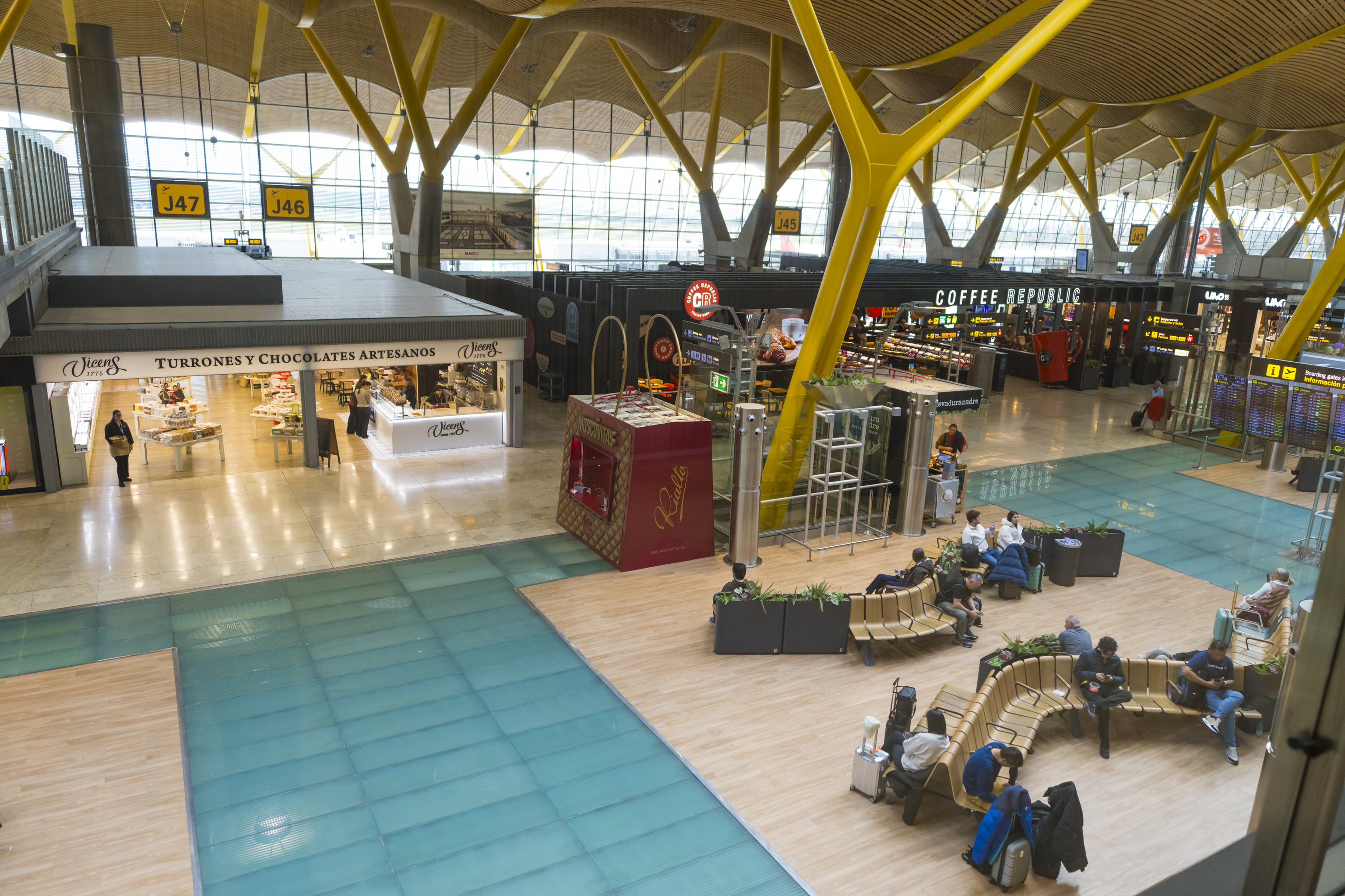 La Terminal 4, obra de Estudio Lamela y Richard Rogers Partnership, cumple 20 a�os.