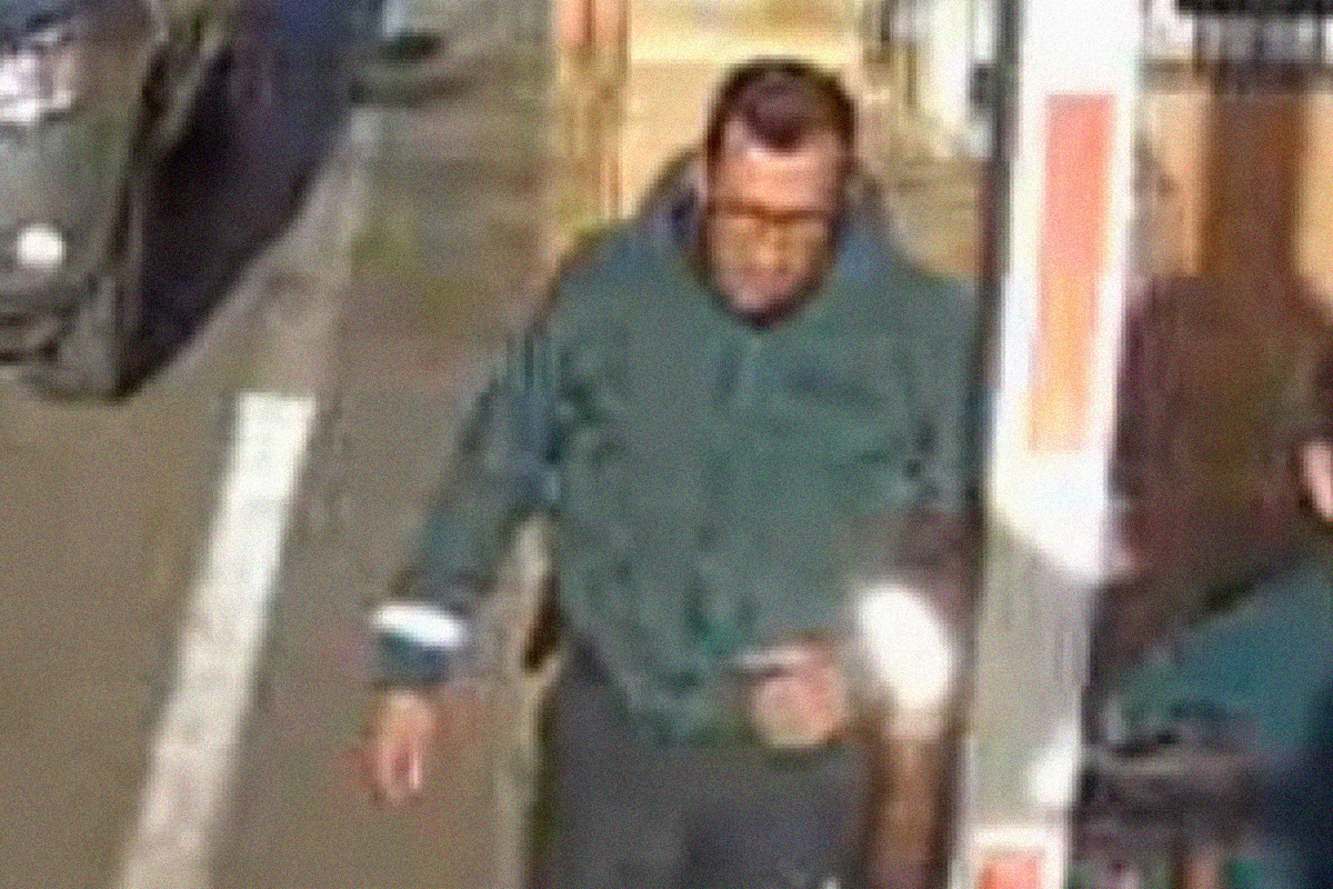 El guardia civil Rub�n Galindo, durante una jornada de trabajo en el puerto de Ceuta, en una imagen de la documentaci�n aportada a la causa judicial en la que se encuentra investigado por la Audiencia Nacional.