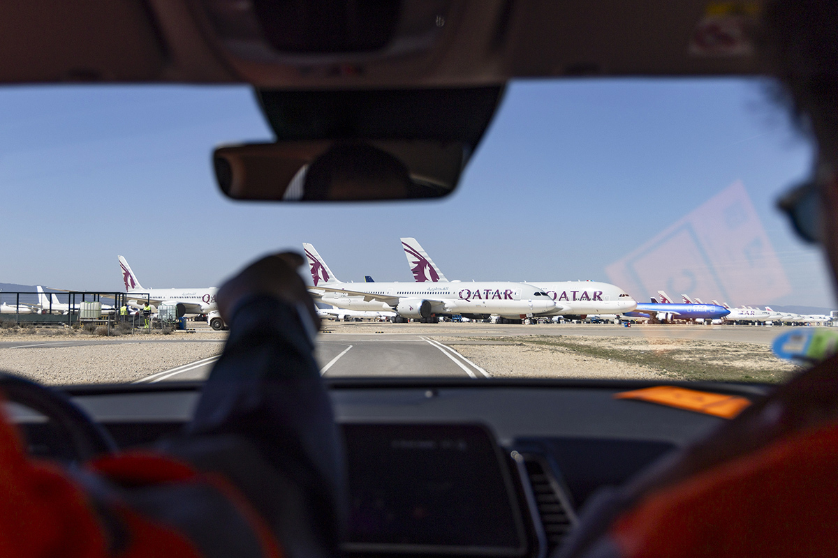 Vista del Aeropuerto de Teruel desde el interior del vehículo