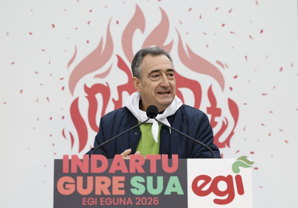 El presidente del PNV, Aitor Esteban, se dirige a los jóvenes de su partido en un acto celebrado el sábado en Mungia (Vizcaya).