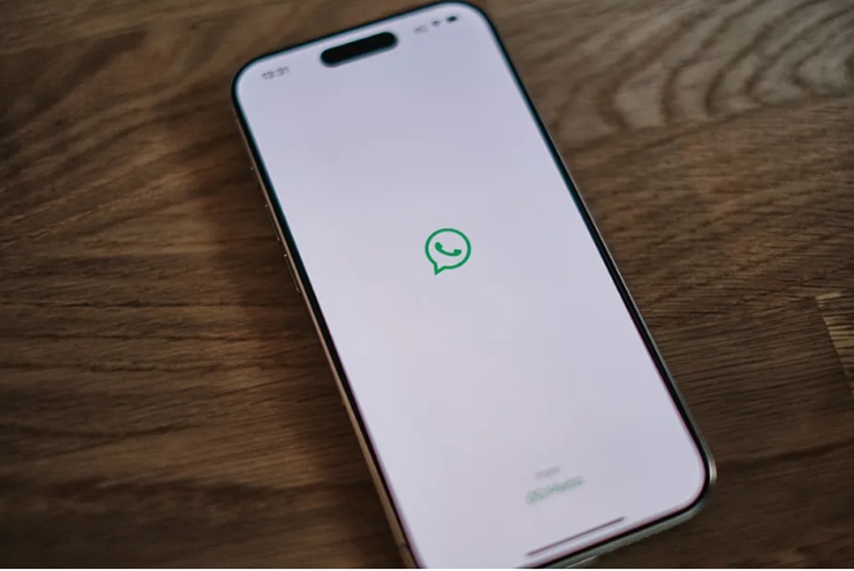 Un móvil con WhatsApp