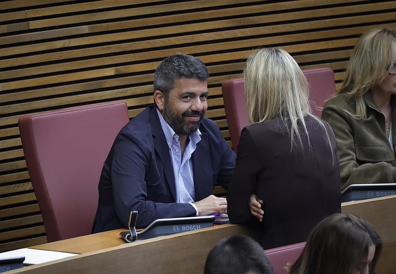 El ex presidente Carlos Mazón, este martes en las Cortes.