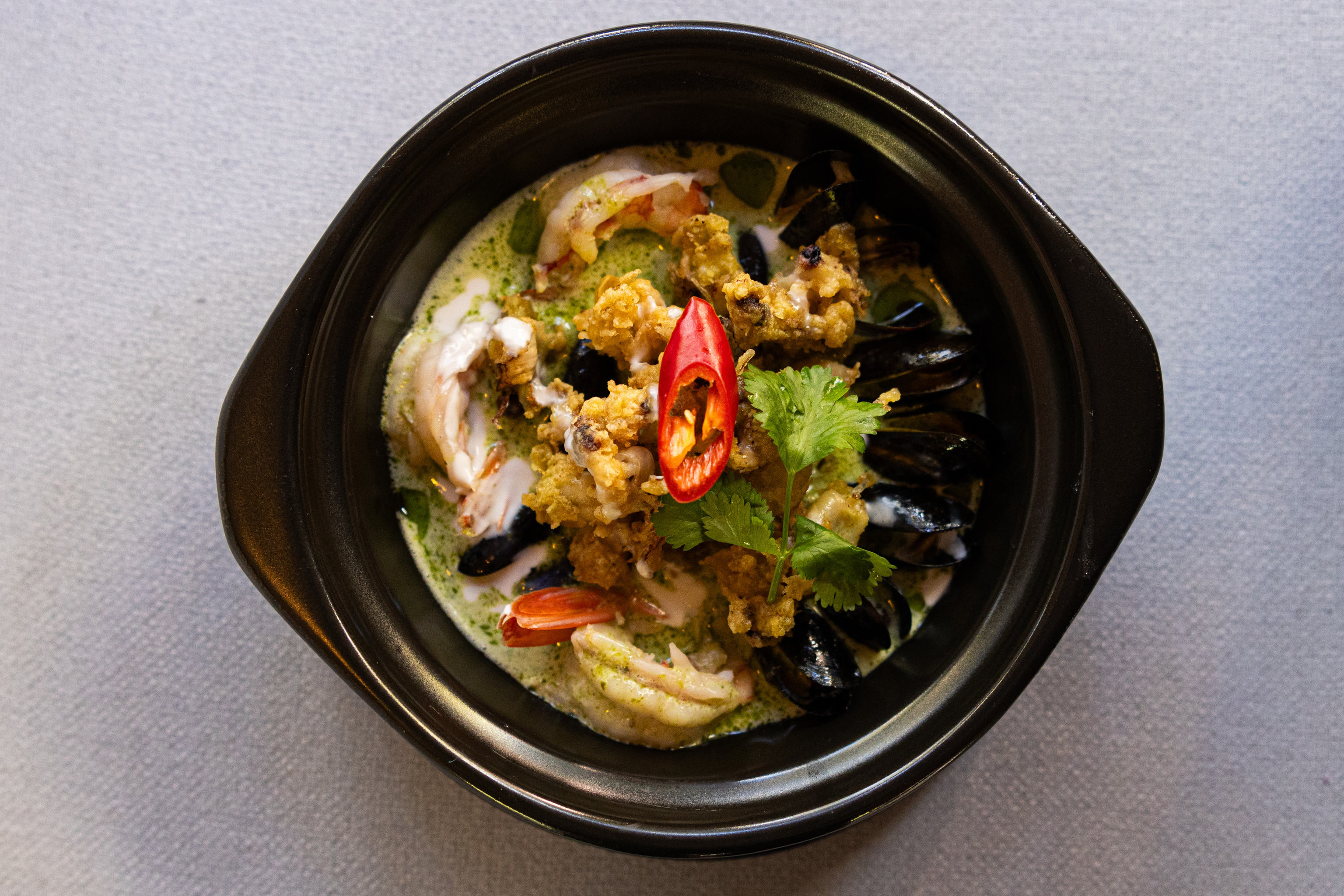 Curry verde de mejillones y puntillitas.