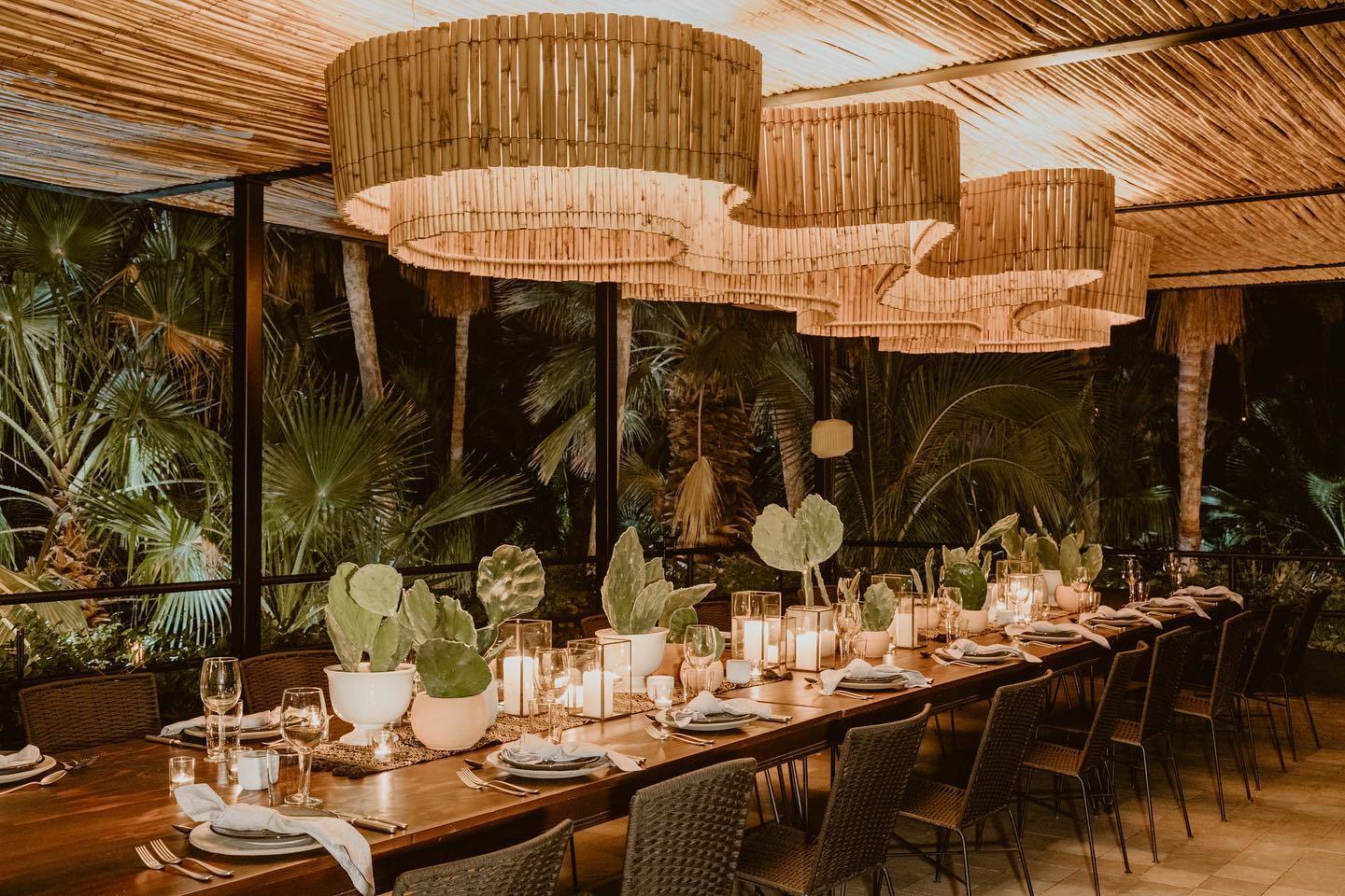 Una de las mesas del restaurante Acre.