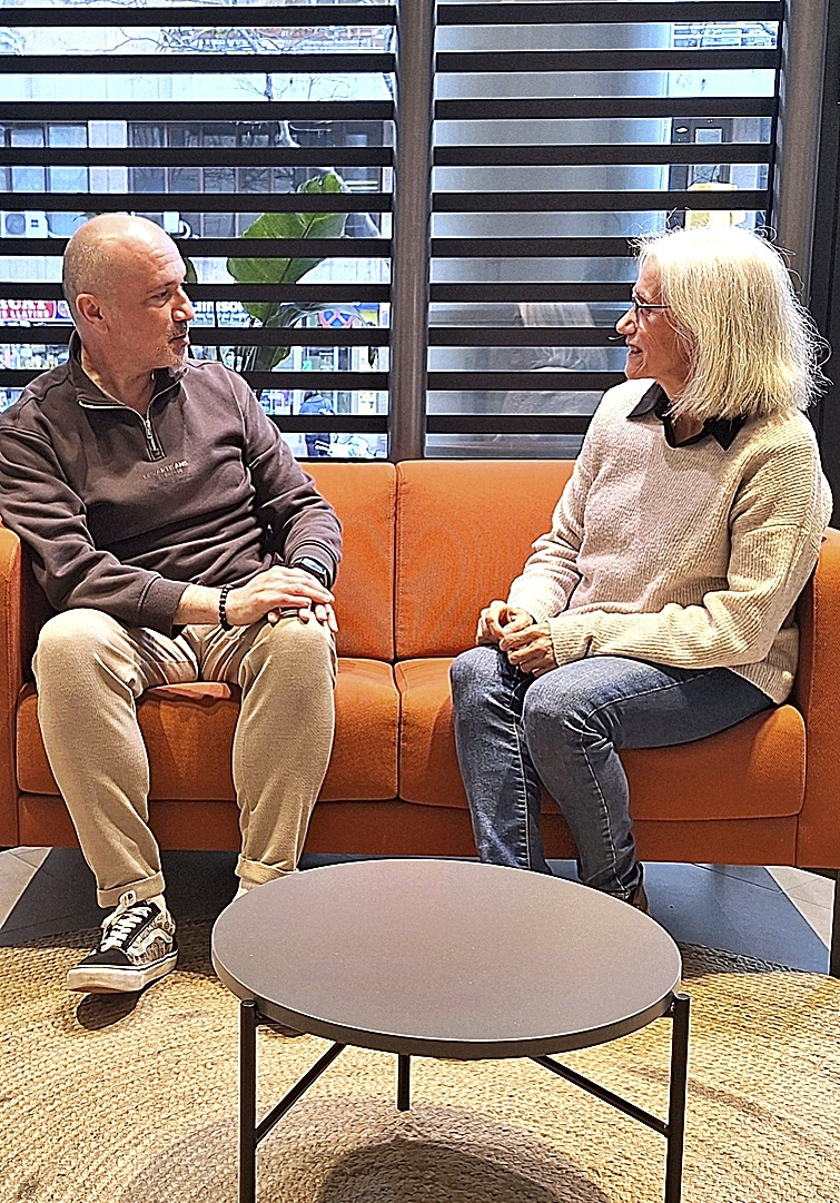 Joan García y la psicóloga Lydia en una de las sesiones del proyecto pionero