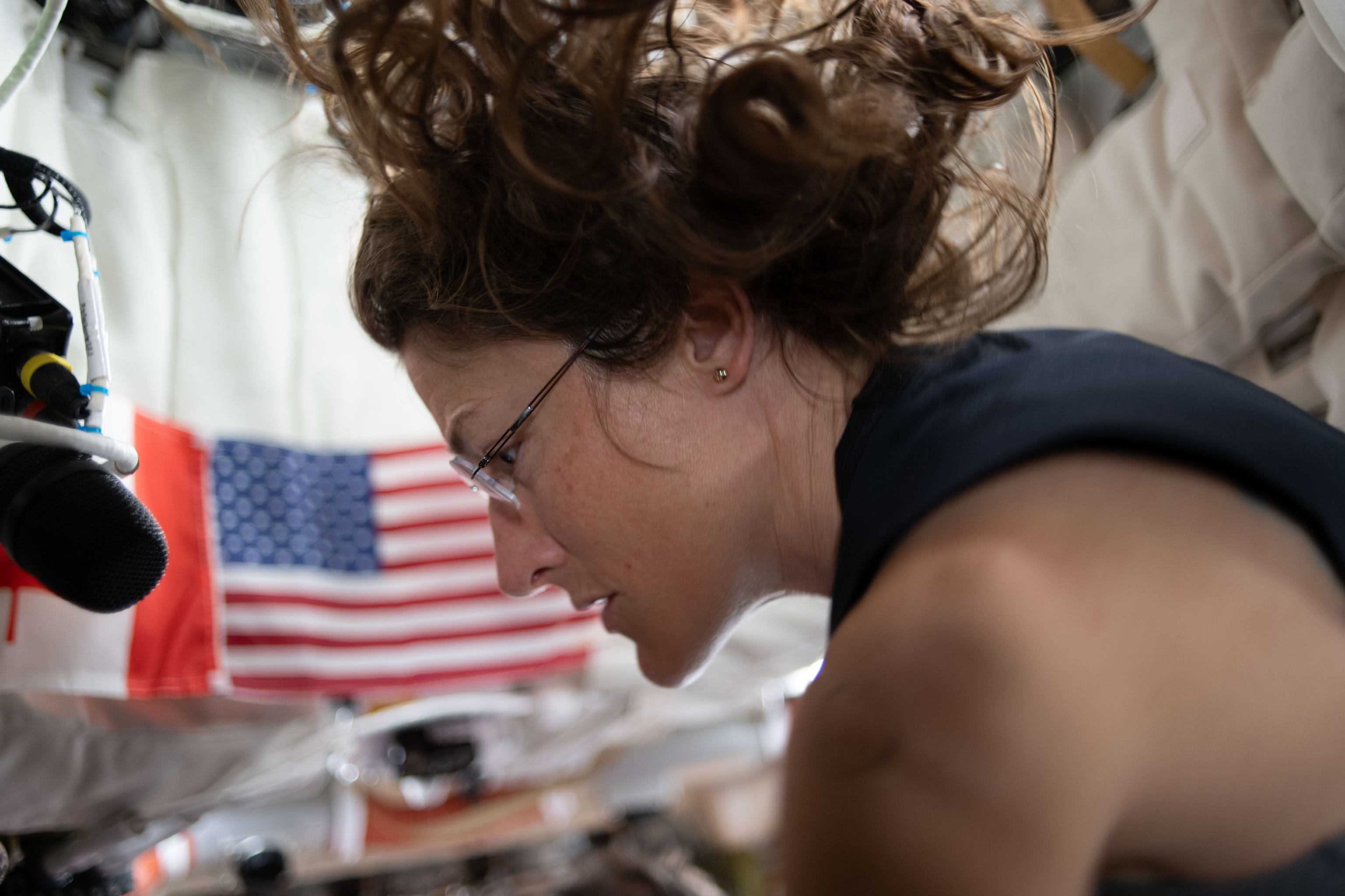 La astronauta Christina Koch, durante el viaje por el espacio profundo.