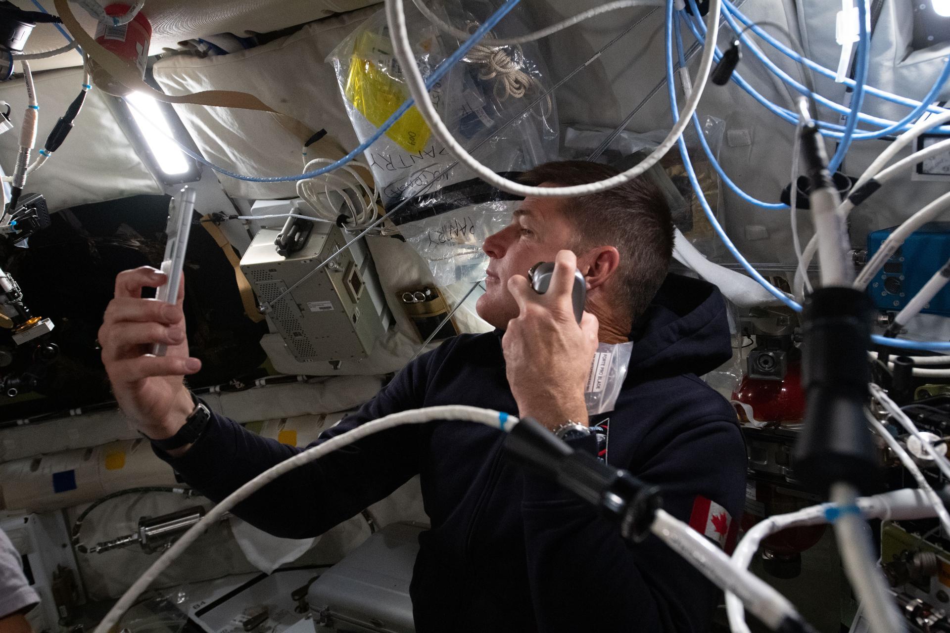 El astronauta Jeremy Hansen a bordo de Artemis 2