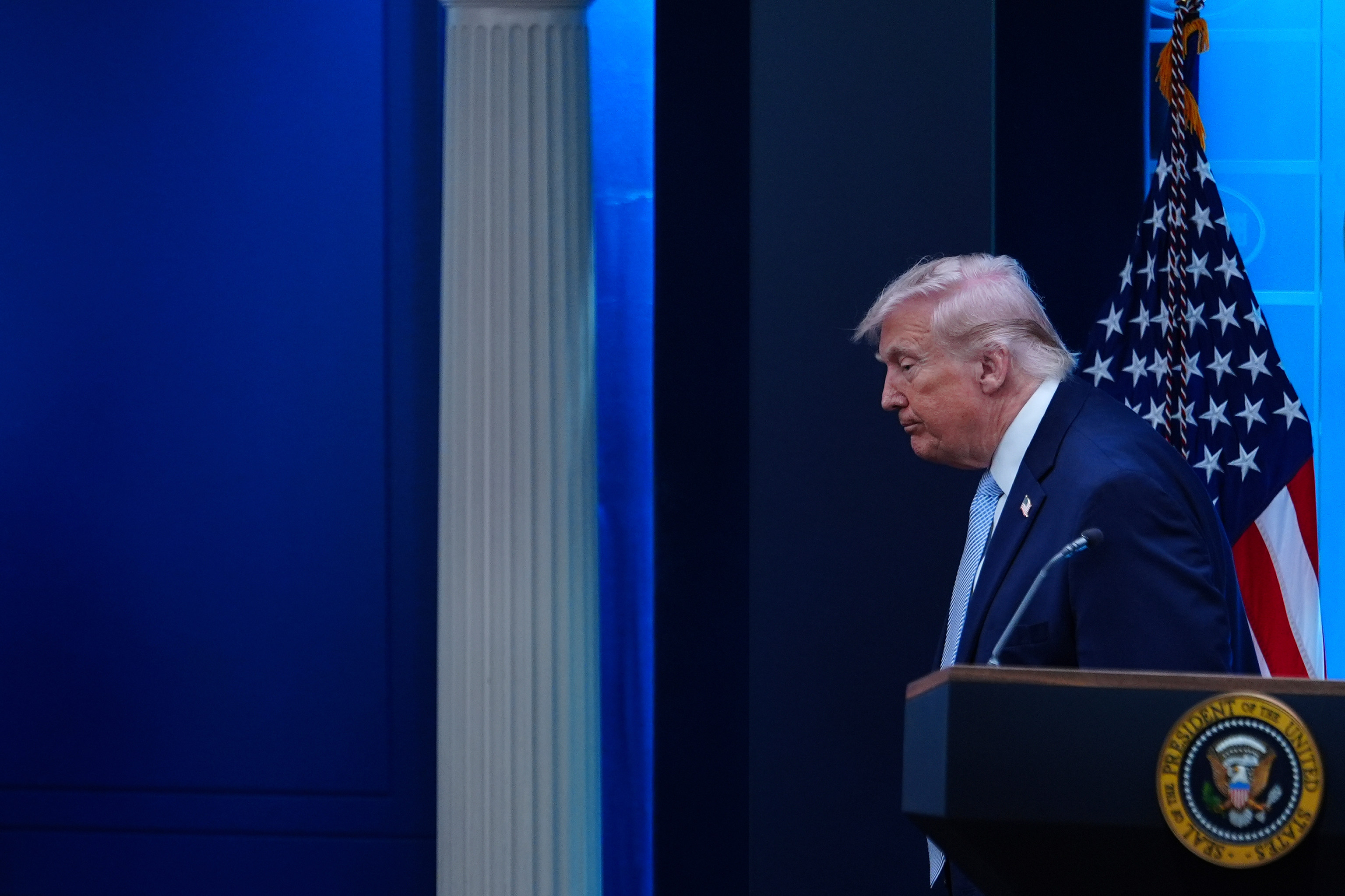 El presidente de Estados Unidos, Donald Trump, tras hablar con periodistas en una rueda de prensa en la Casa Blanca, el lunes 6 de abril.