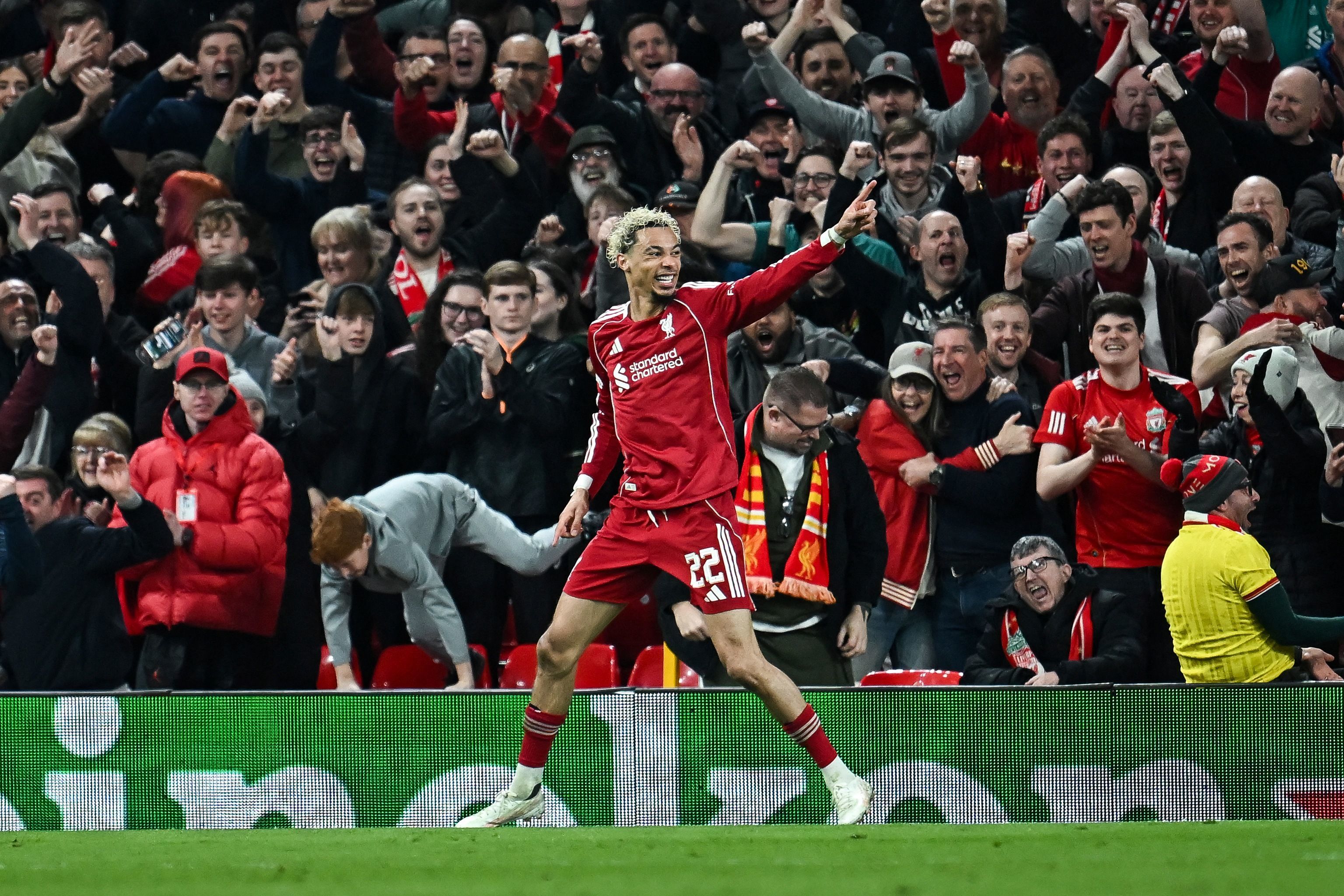 Ekitiké celebra el gol marcado con Liverpool ante el Galatasaray en la Champions.
