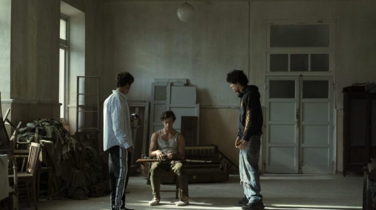 Javier Calvo, Guitarricadelafuente y Javier Ambrossi en el rodaje de La bola negra.