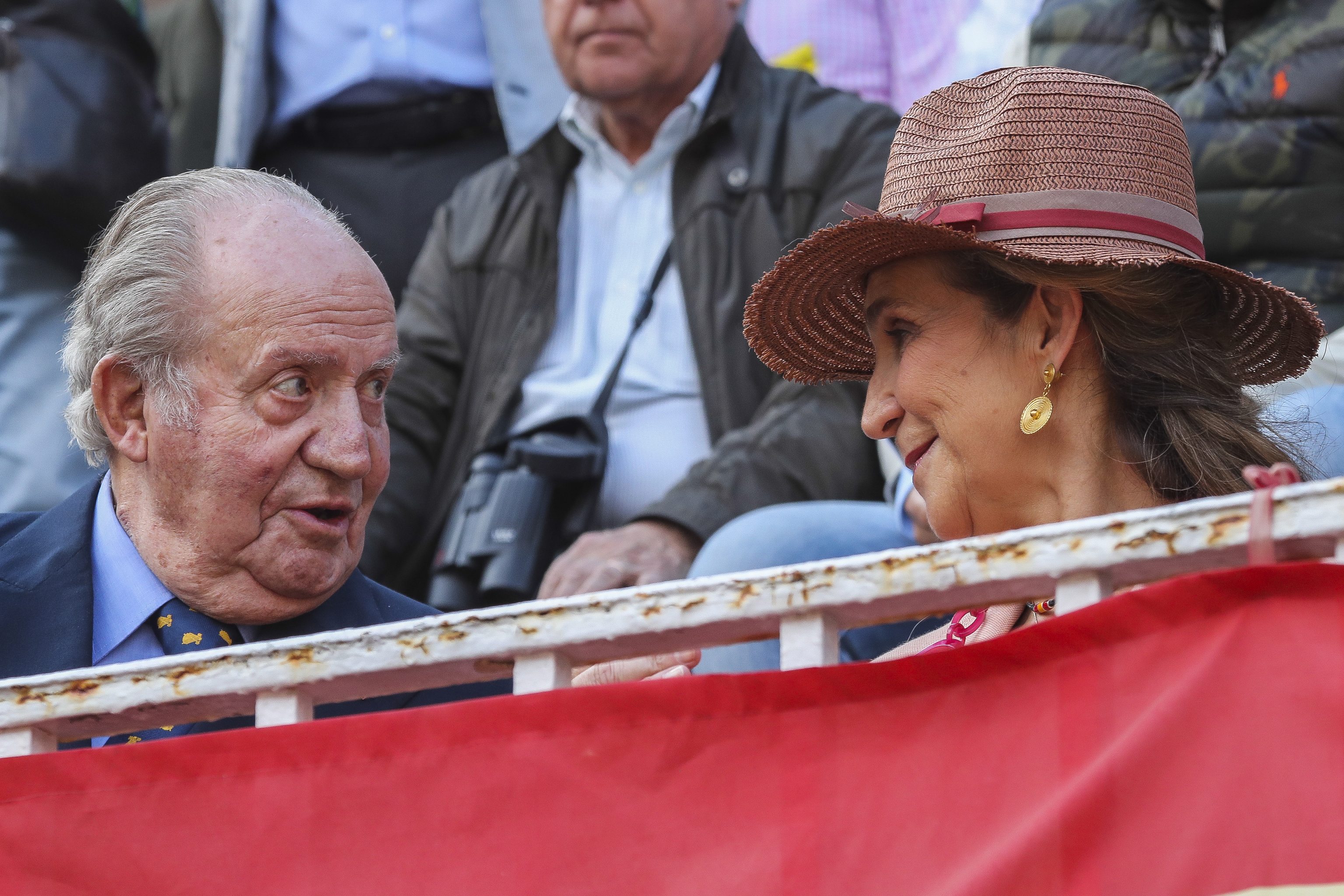 Juan Carlos y la Infanta Elena en Las Ventas en 2019